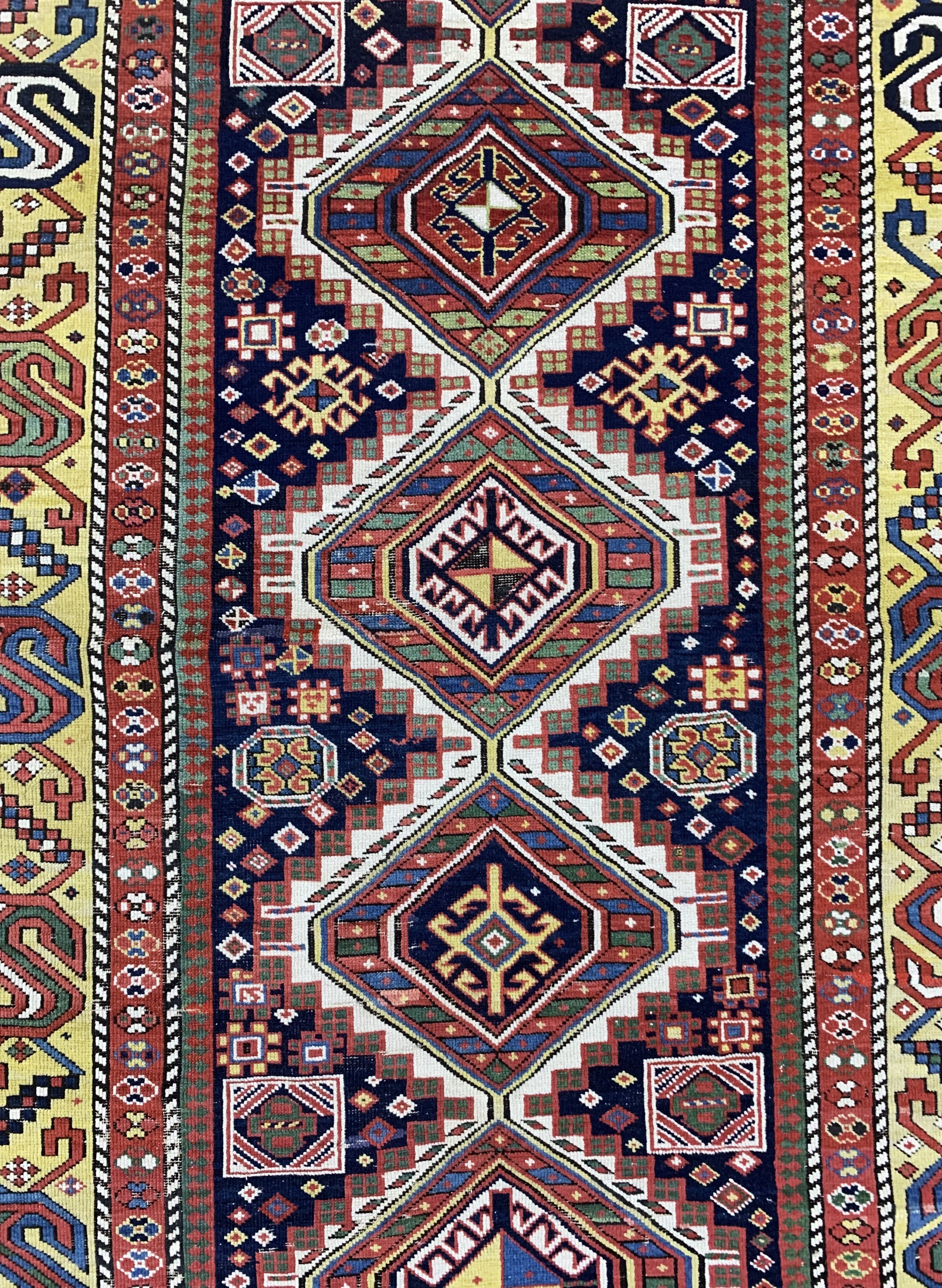 Detail b: "Kuba-Schirwan"antik, Kaukasus, um 1900, Wolle auf Wolle, ca. 255 x 120 cm, EHZ: 2-3, (kleine restaurierungen)