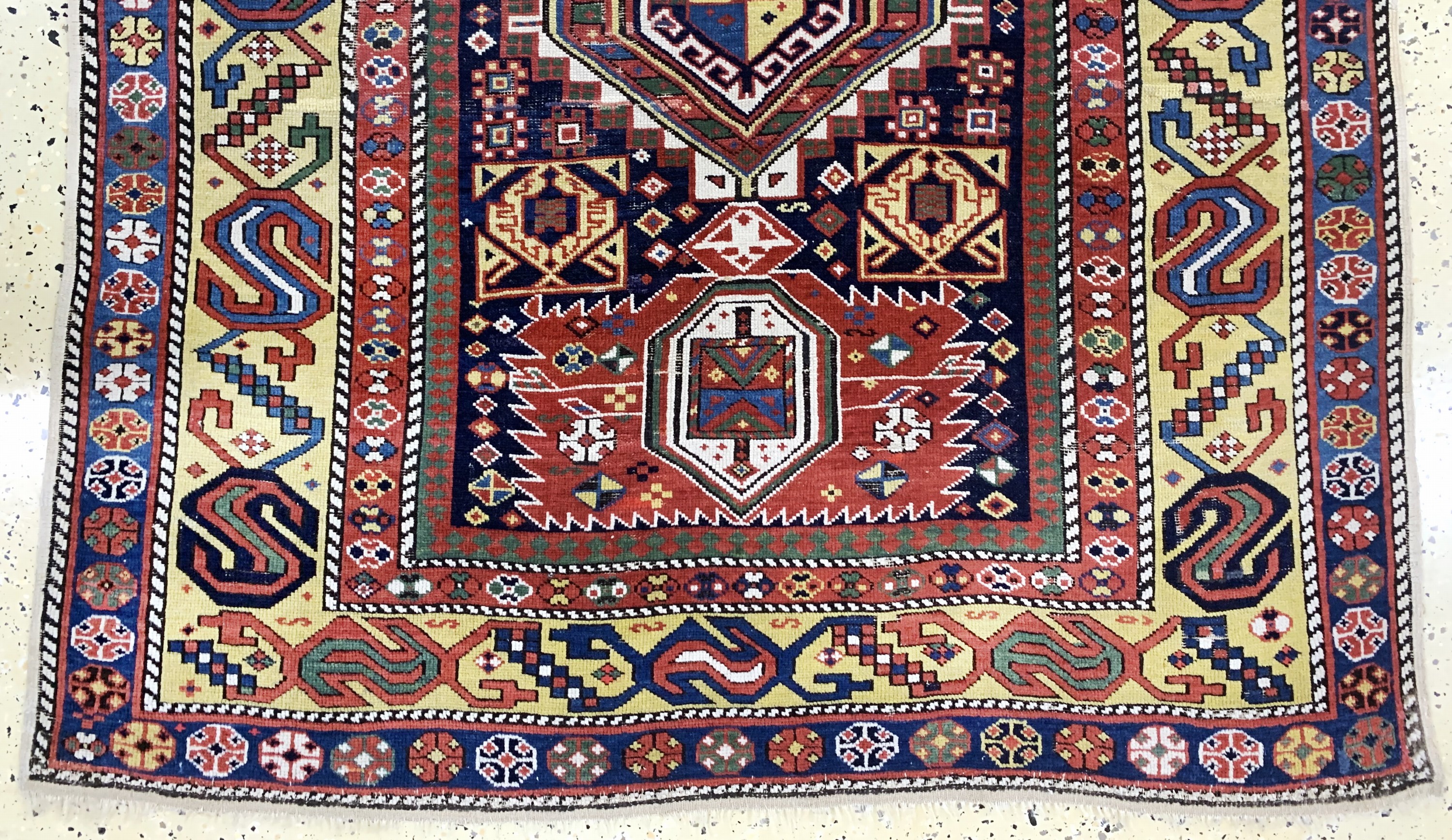 Detail c: "Kuba-Schirwan"antik, Kaukasus, um 1900, Wolle auf Wolle, ca. 255 x 120 cm, EHZ: 2-3, (kleine restaurierungen)