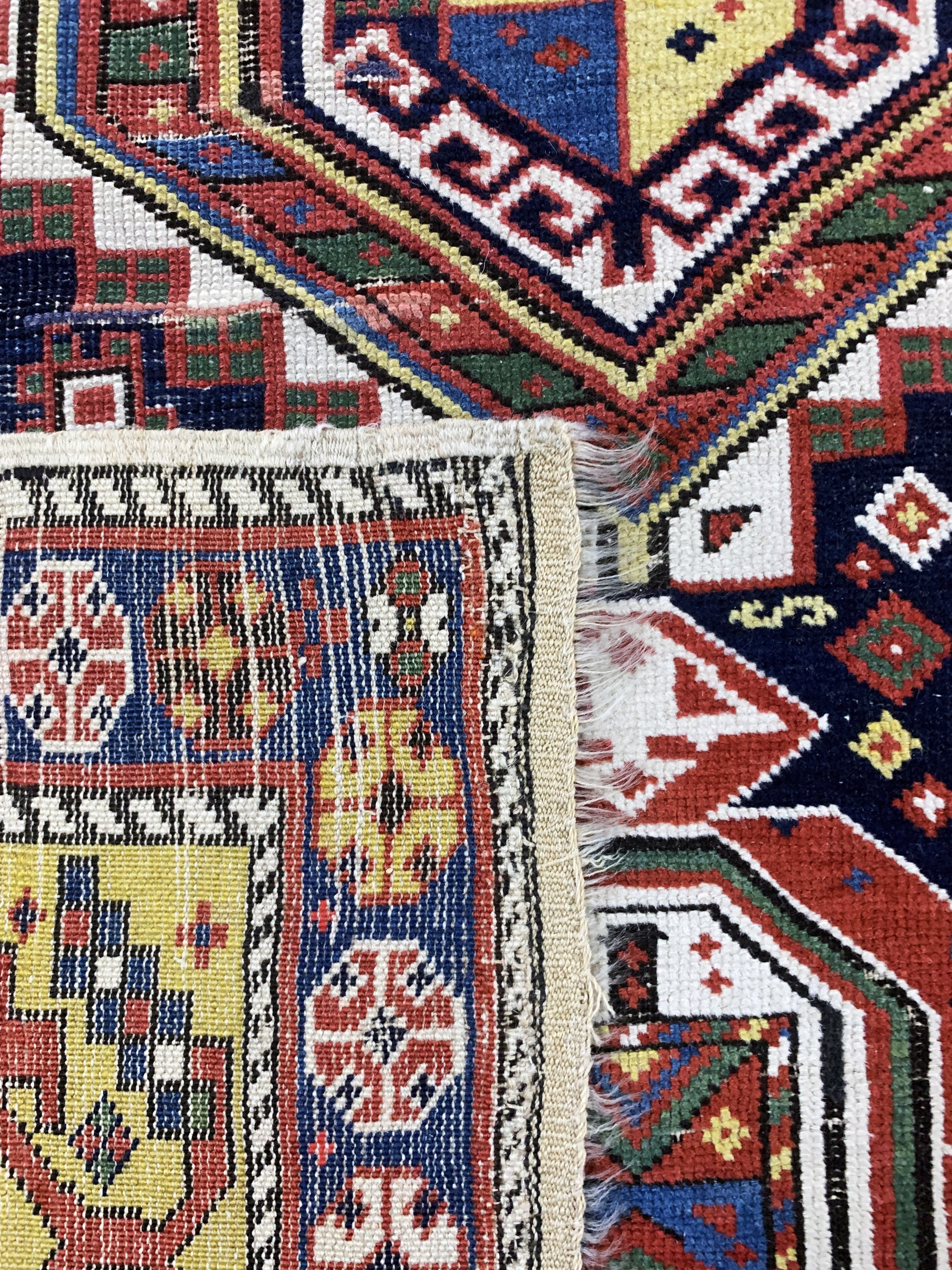 Detail e: "Kuba-Schirwan"antik, Kaukasus, um 1900, Wolle auf Wolle, ca. 255 x 120 cm, EHZ: 2-3, (kleine restaurierungen)