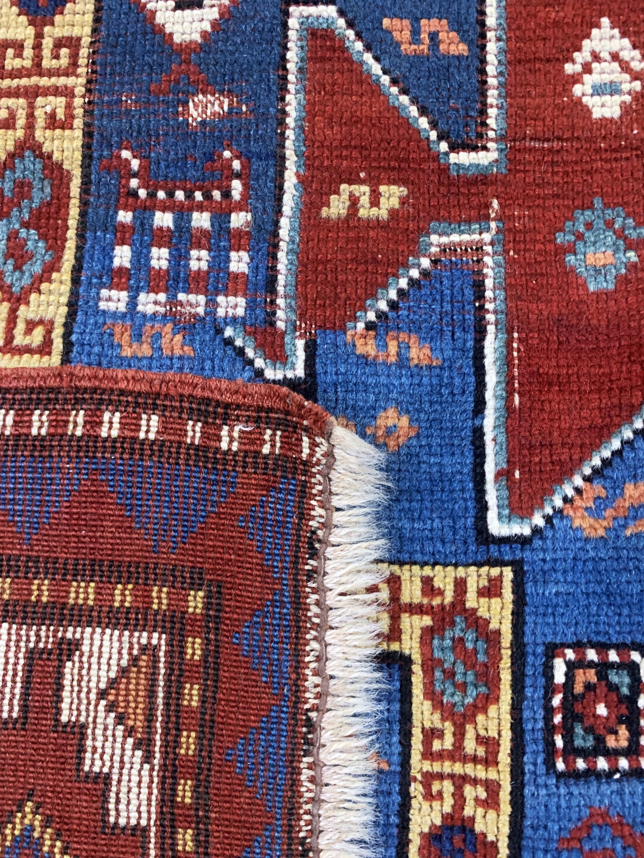Detail e: Antiker"Karachoph"Kazak, Kaukasus, 19.Jhd, Wolle auf Wolle, ca. 260 x 140 cm, EHZ: 3 (geflickte Trittfalte).