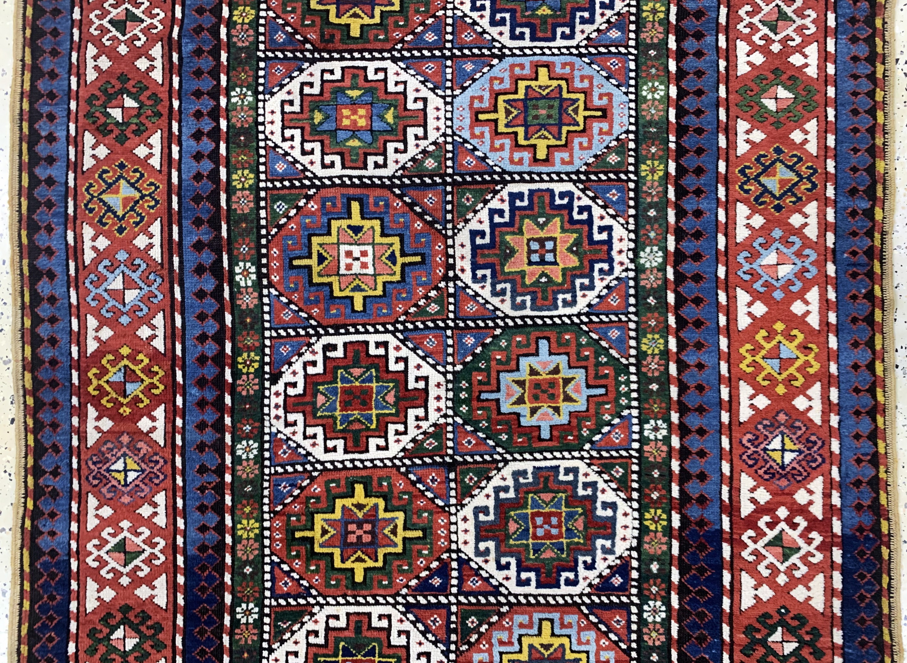Detail b: "Moghan"Kazak antik, Kaukasus, um 1900, Wolle auf Wolle, ca. 350 x 140 cm, EHZ: 2