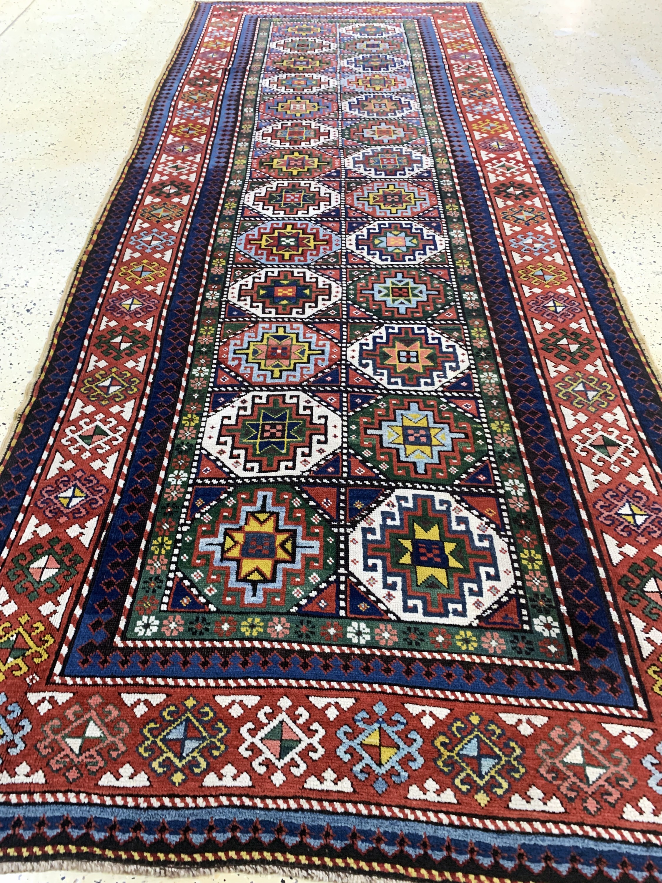 Detail e: "Moghan"Kazak antik, Kaukasus, um 1900, Wolle auf Wolle, ca. 350 x 140 cm, EHZ: 2