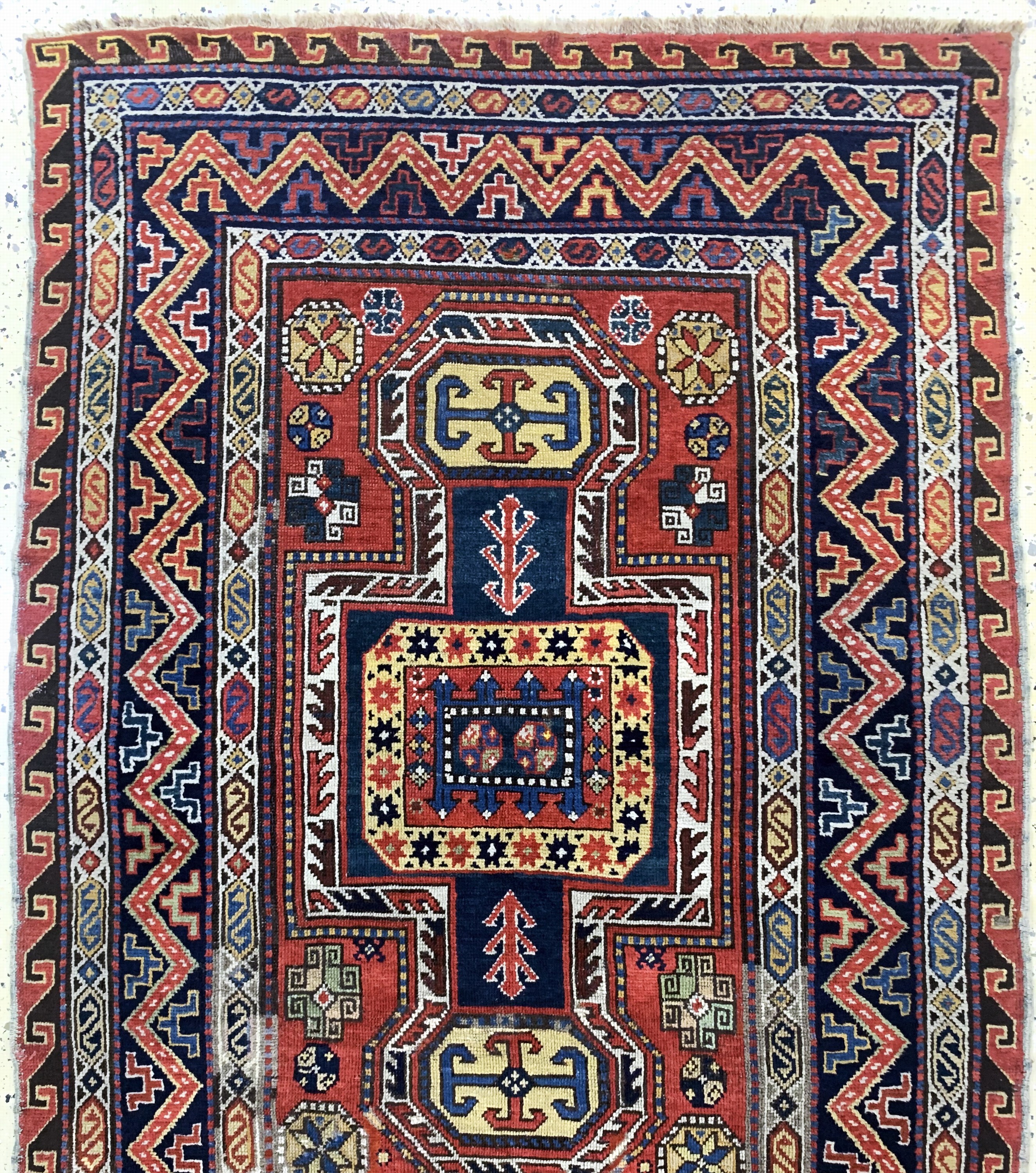 Detail a: Antiker"Shahsawan", Kaukasus, 19.Jhd, Wolle auf Wolle, ca. 350 x 115 cm, EHZ: 2-3, (restauriert)