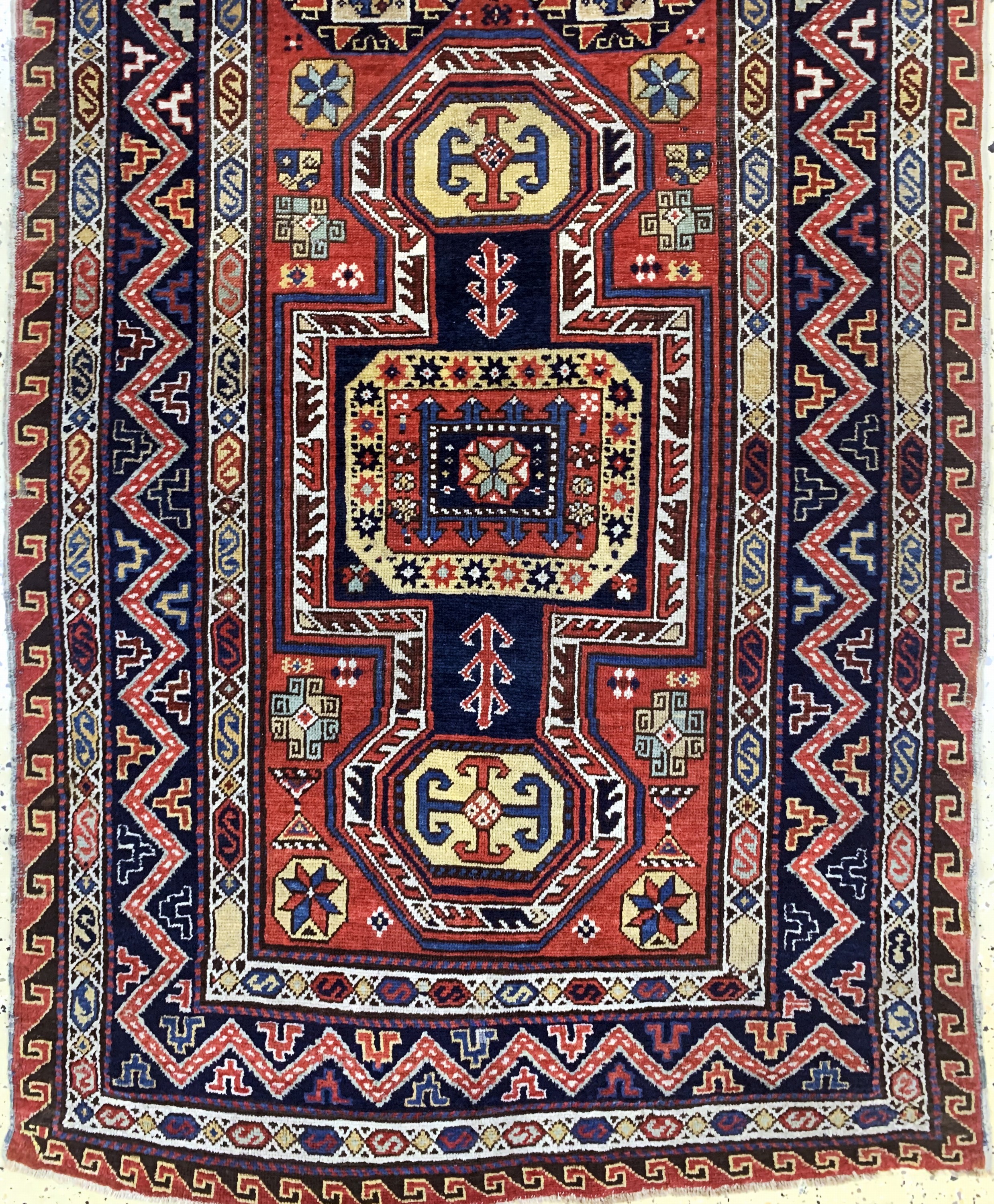 Detail c: Antiker"Shahsawan", Kaukasus, 19.Jhd, Wolle auf Wolle, ca. 350 x 115 cm, EHZ: 2-3, (restauriert)