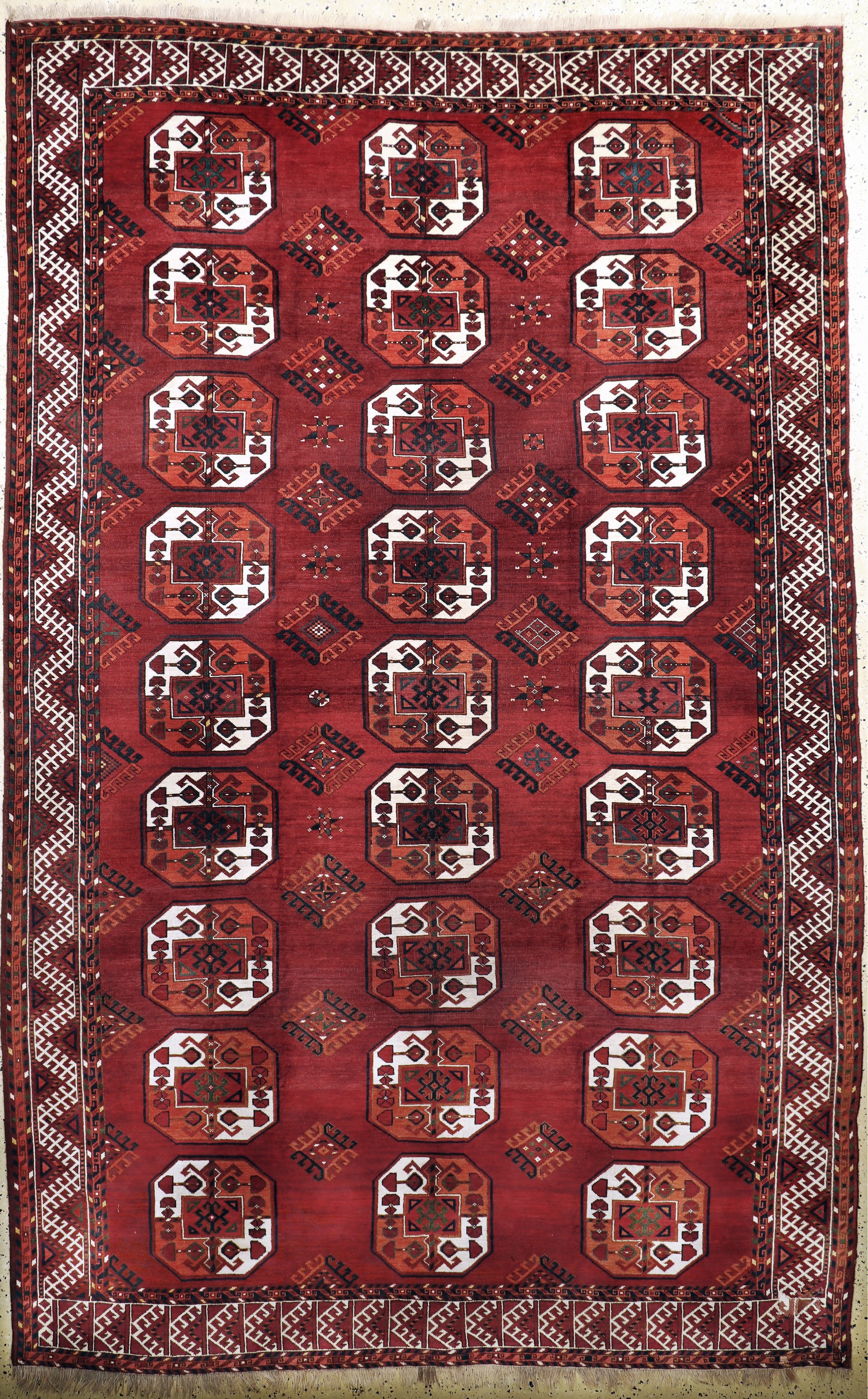 Ersari Hauptteppich antik, Turkmenistan, um1900, Wolle auf Wolle, ca. 373 x 235 cm, EHZ: 2-3, (restauriert)