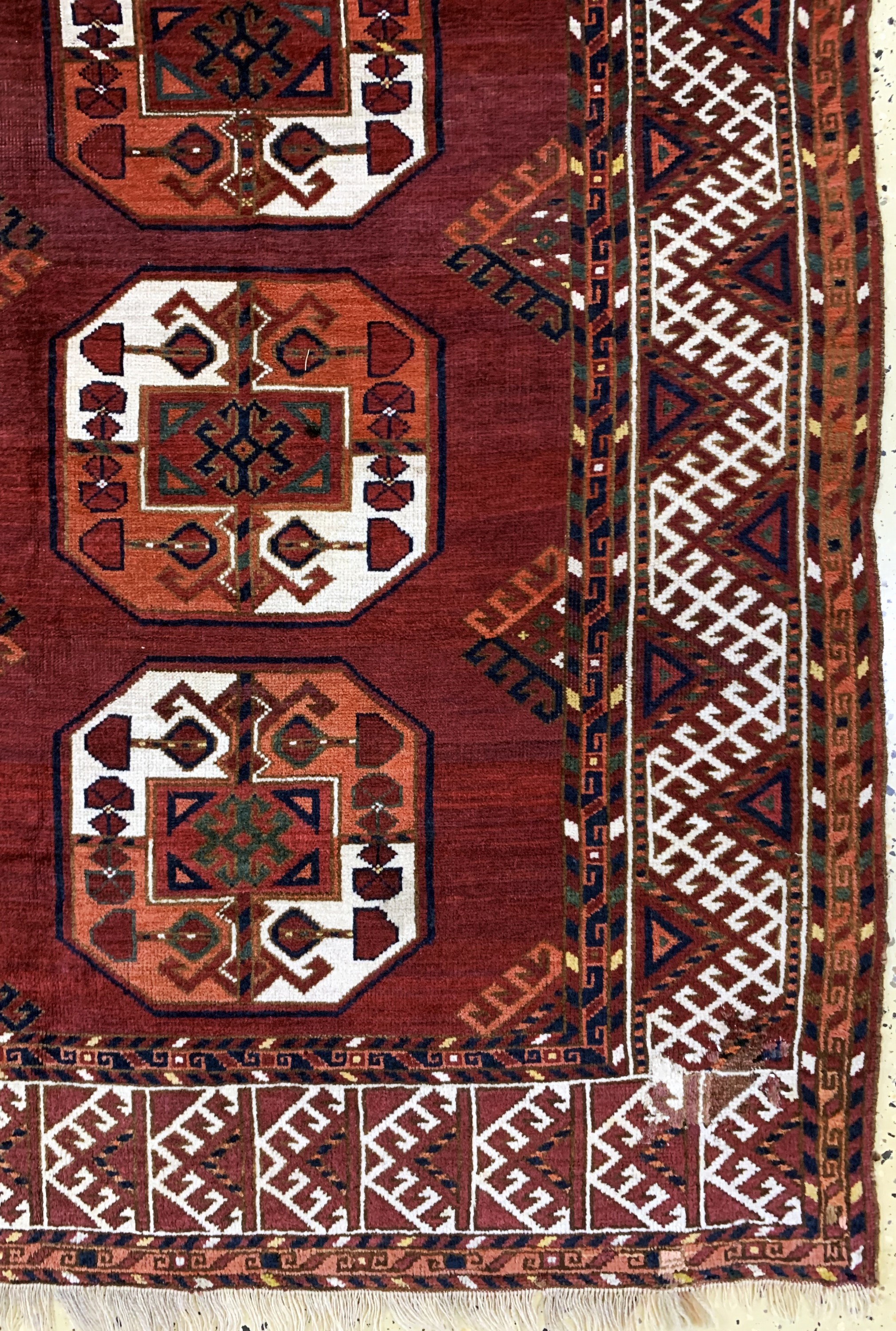 Detail a: Ersari Hauptteppich antik, Turkmenistan, um1900, Wolle auf Wolle, ca. 373 x 235 cm, EHZ: 2-3, (restauriert)