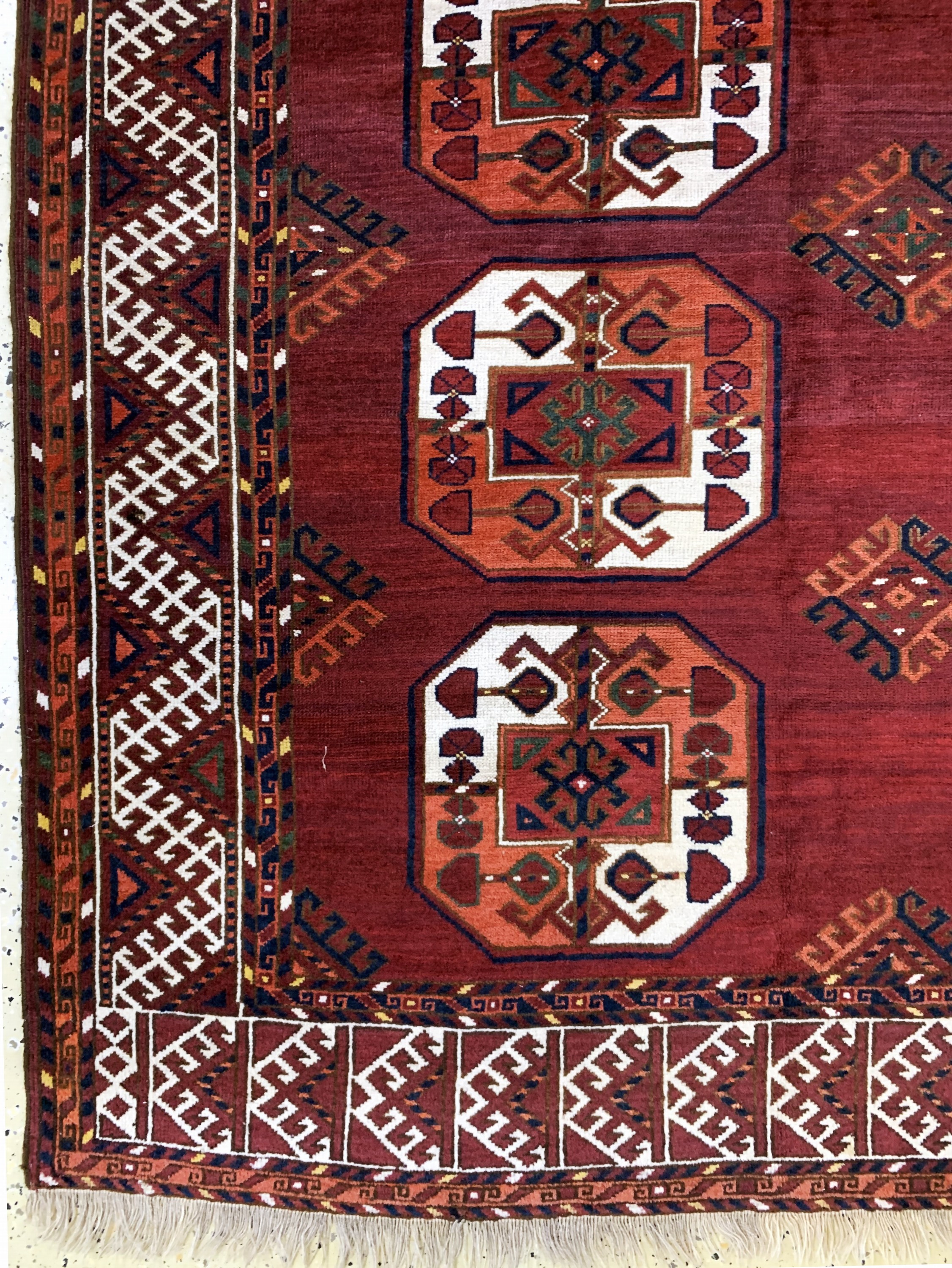 Detail b: Ersari Hauptteppich antik, Turkmenistan, um1900, Wolle auf Wolle, ca. 373 x 235 cm, EHZ: 2-3, (restauriert)