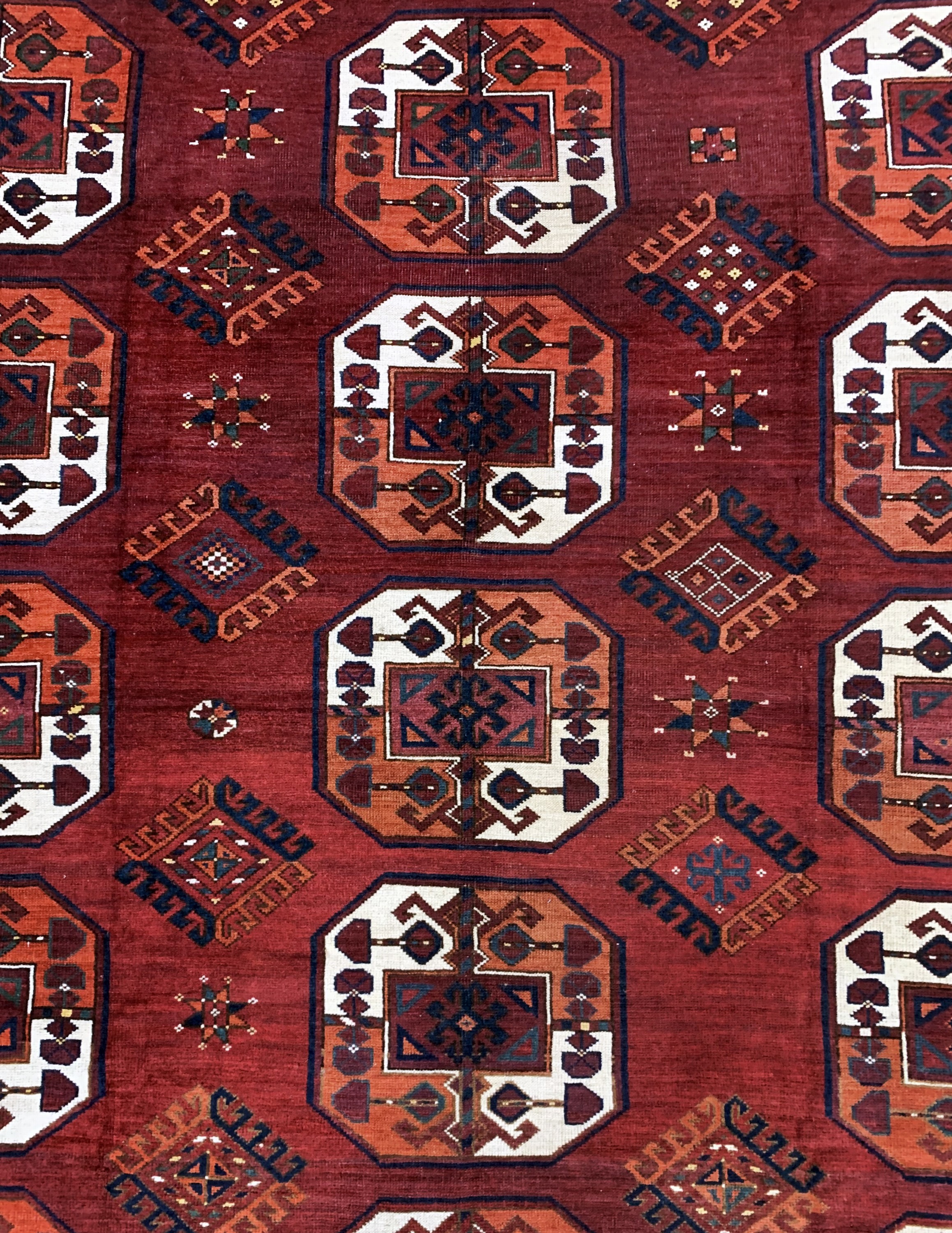 Detail c: Ersari Hauptteppich antik, Turkmenistan, um1900, Wolle auf Wolle, ca. 373 x 235 cm, EHZ: 2-3, (restauriert)