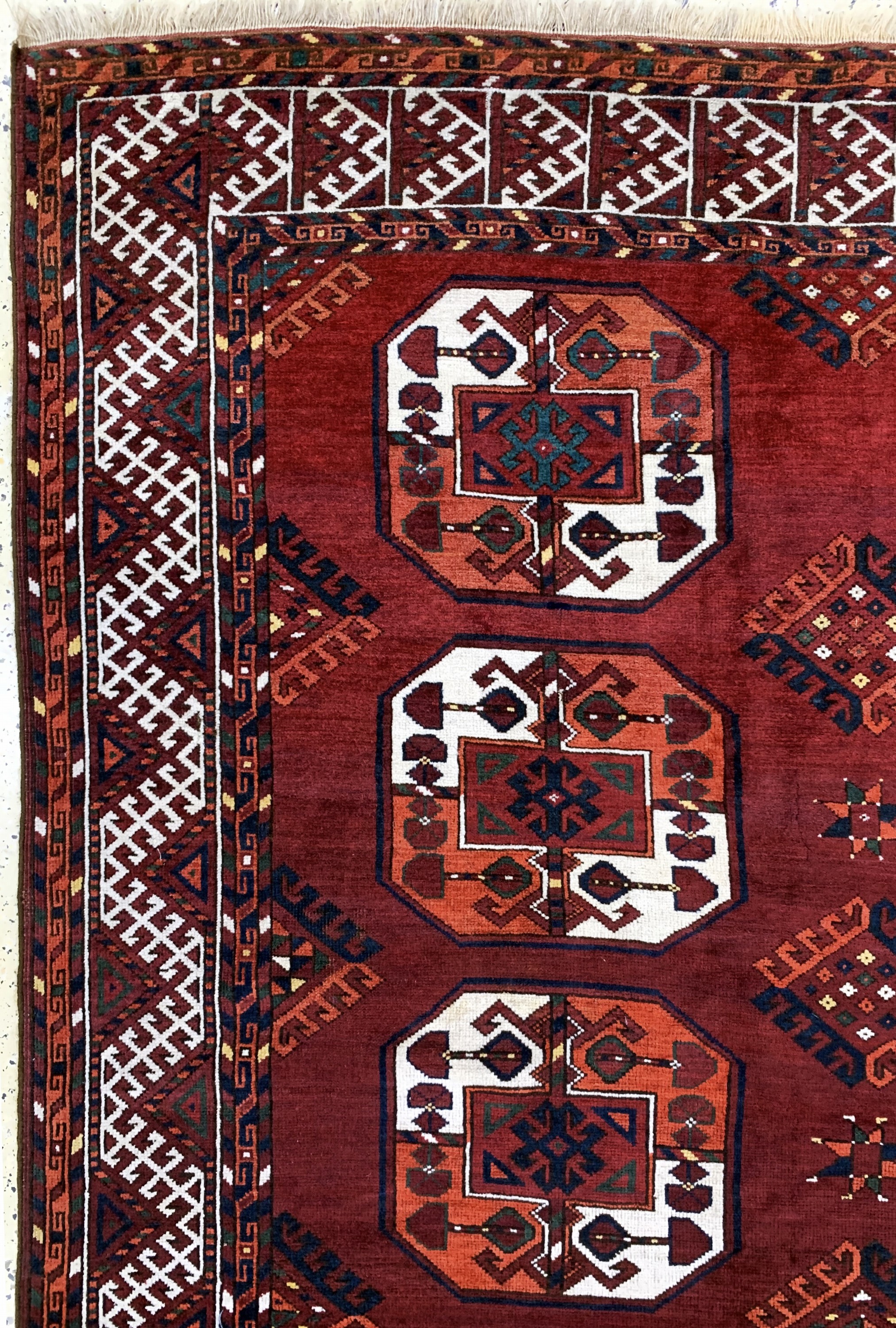 Detail d: Ersari Hauptteppich antik, Turkmenistan, um1900, Wolle auf Wolle, ca. 373 x 235 cm, EHZ: 2-3, (restauriert)