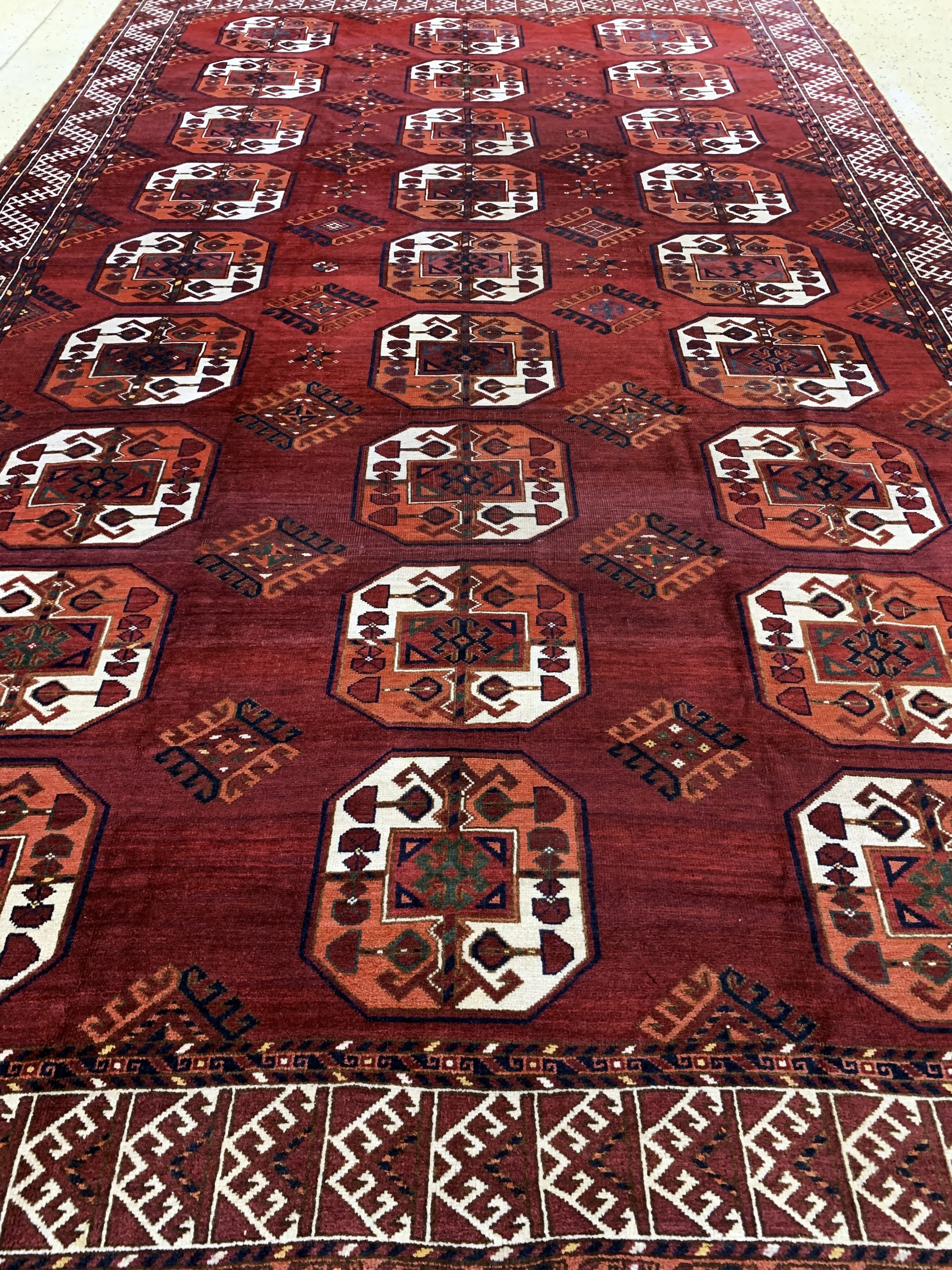 Detail f: Ersari Hauptteppich antik, Turkmenistan, um1900, Wolle auf Wolle, ca. 373 x 235 cm, EHZ: 2-3, (restauriert)