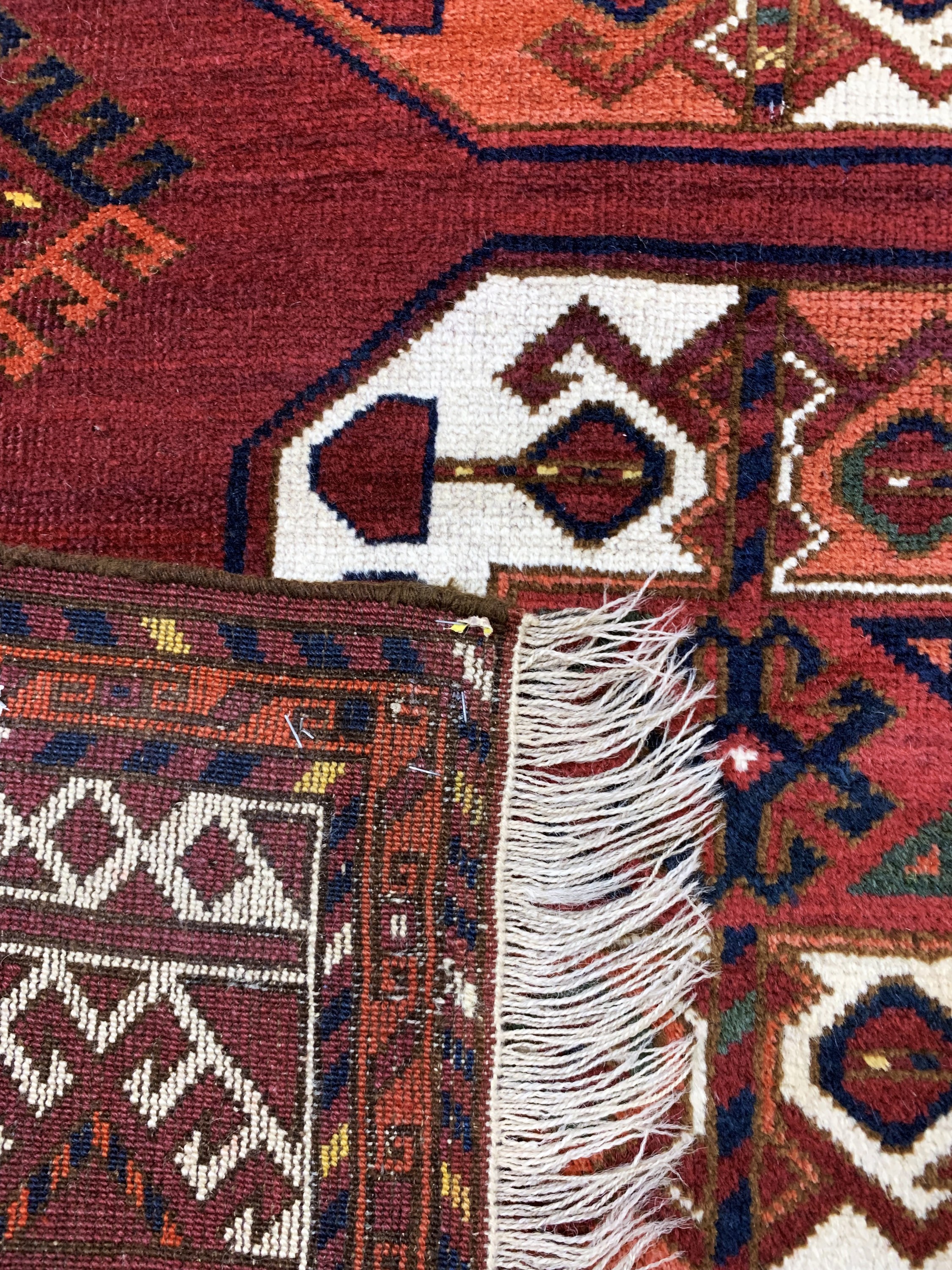 Detail g: Ersari Hauptteppich antik, Turkmenistan, um1900, Wolle auf Wolle, ca. 373 x 235 cm, EHZ: 2-3, (restauriert)