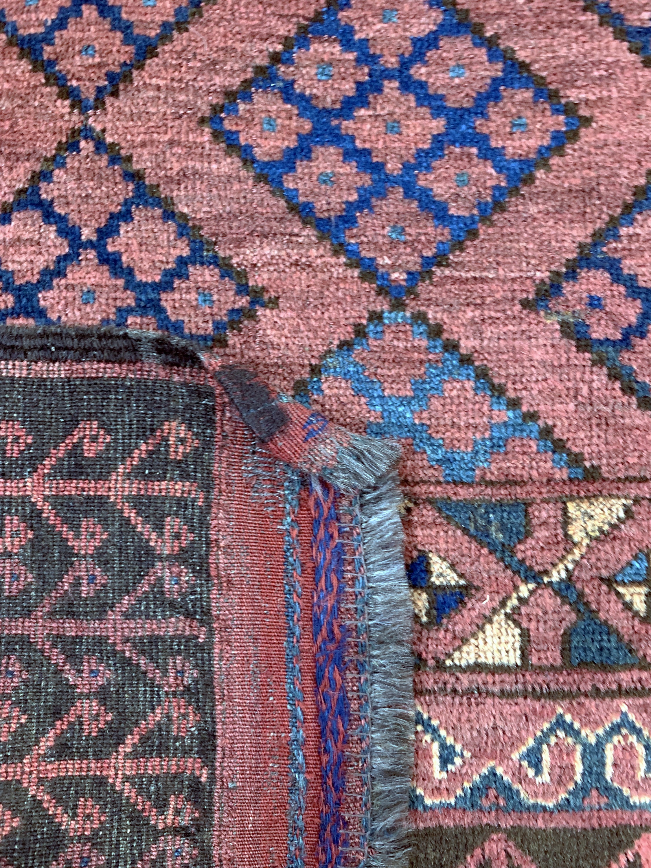 Detail e: Ersari antik, Turkmenistan, 19.Jhd, Wolle auf Wolle, ca. 195 x 150 cm, gereinigt, EHZ: 3(geflickt)