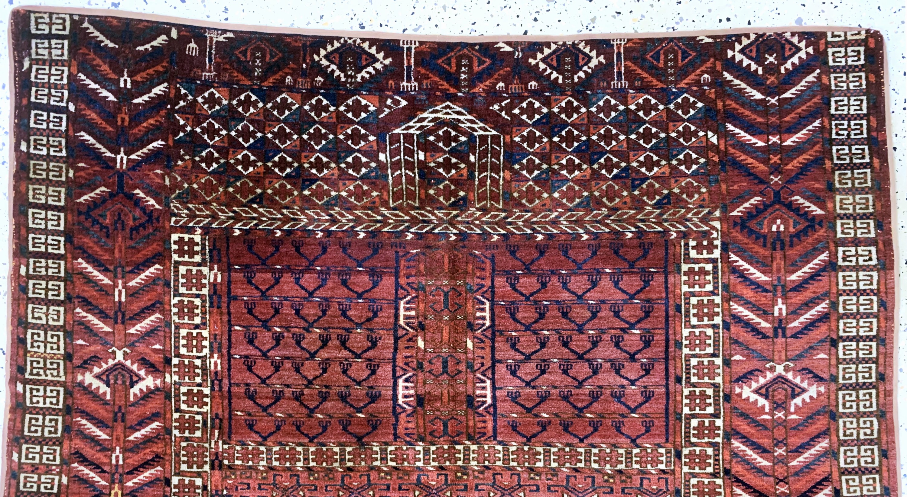 Detail a: Tekke Engsi antik, Turkmenistan, um 1900, Wolle auf Wolle, ca. 140 x 134 cm, EHZ: 2-3