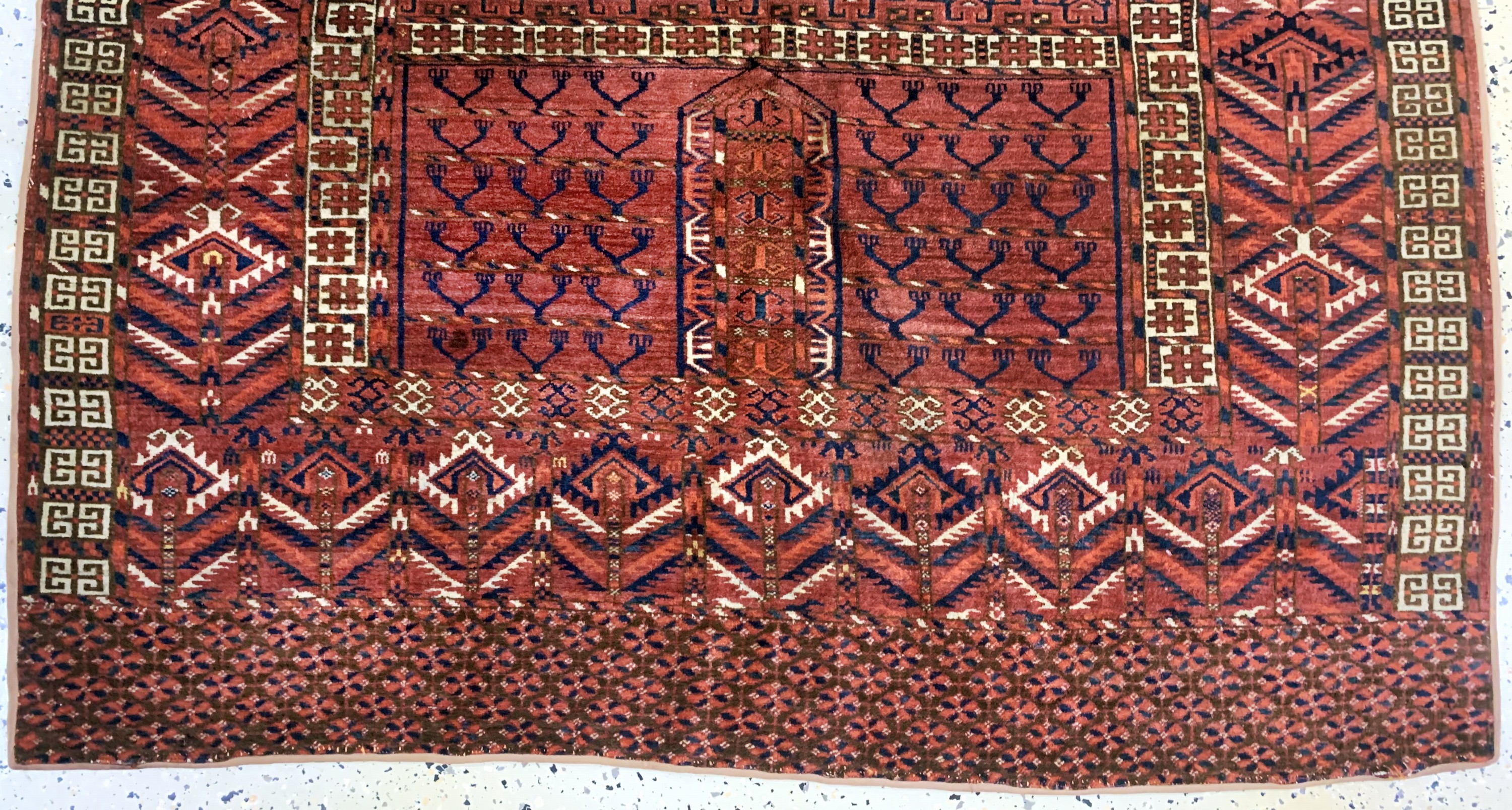 Detail c: Tekke Engsi antik, Turkmenistan, um 1900, Wolle auf Wolle, ca. 140 x 134 cm, EHZ: 2-3