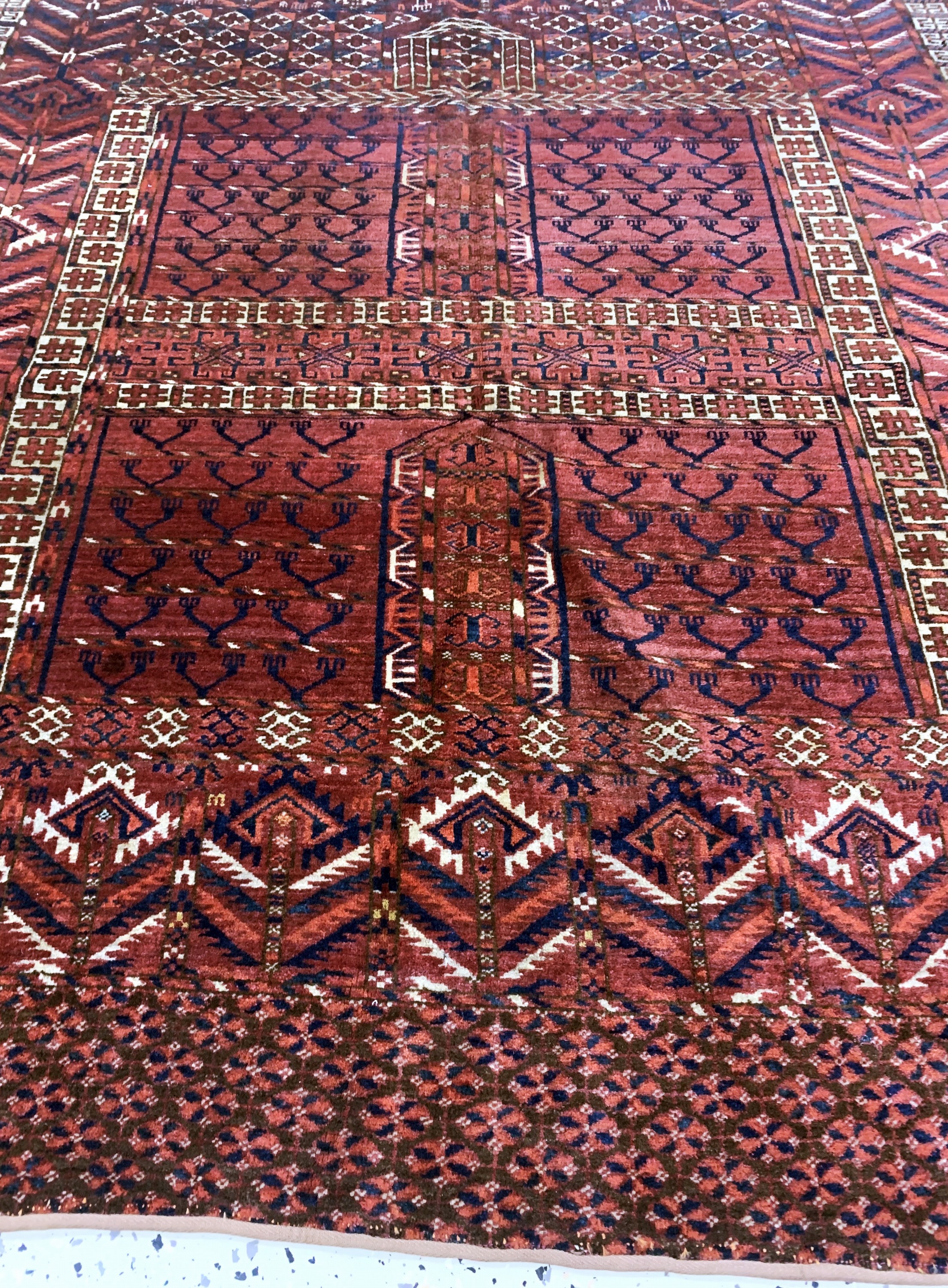 Detail d: Tekke Engsi antik, Turkmenistan, um 1900, Wolle auf Wolle, ca. 140 x 134 cm, EHZ: 2-3