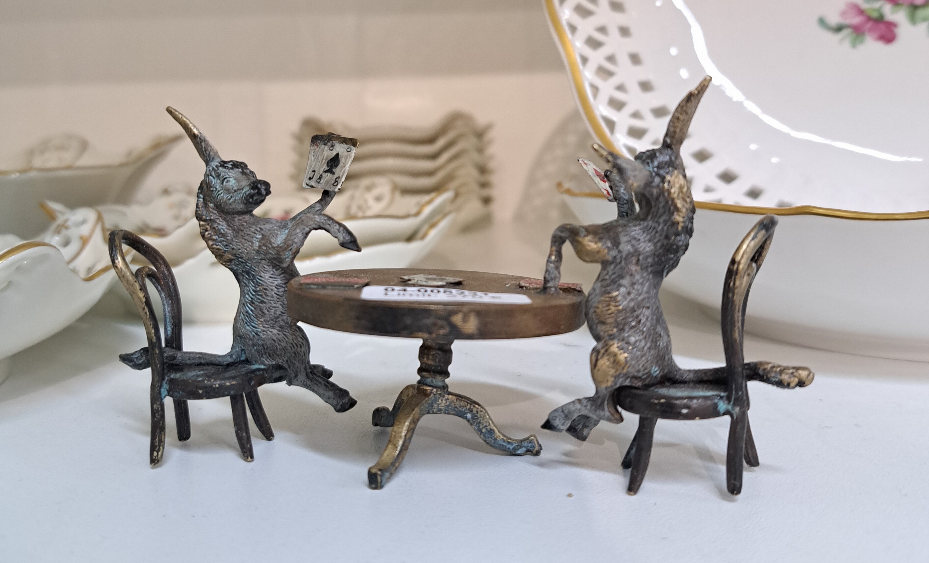 Detail b: Zwei Esel beim Kartenspiel, Wiener Bronze, sign. Bergmann u. Austria, bunt staffiert, ca. 6x11.5x5 cm, Gewicht 171 g