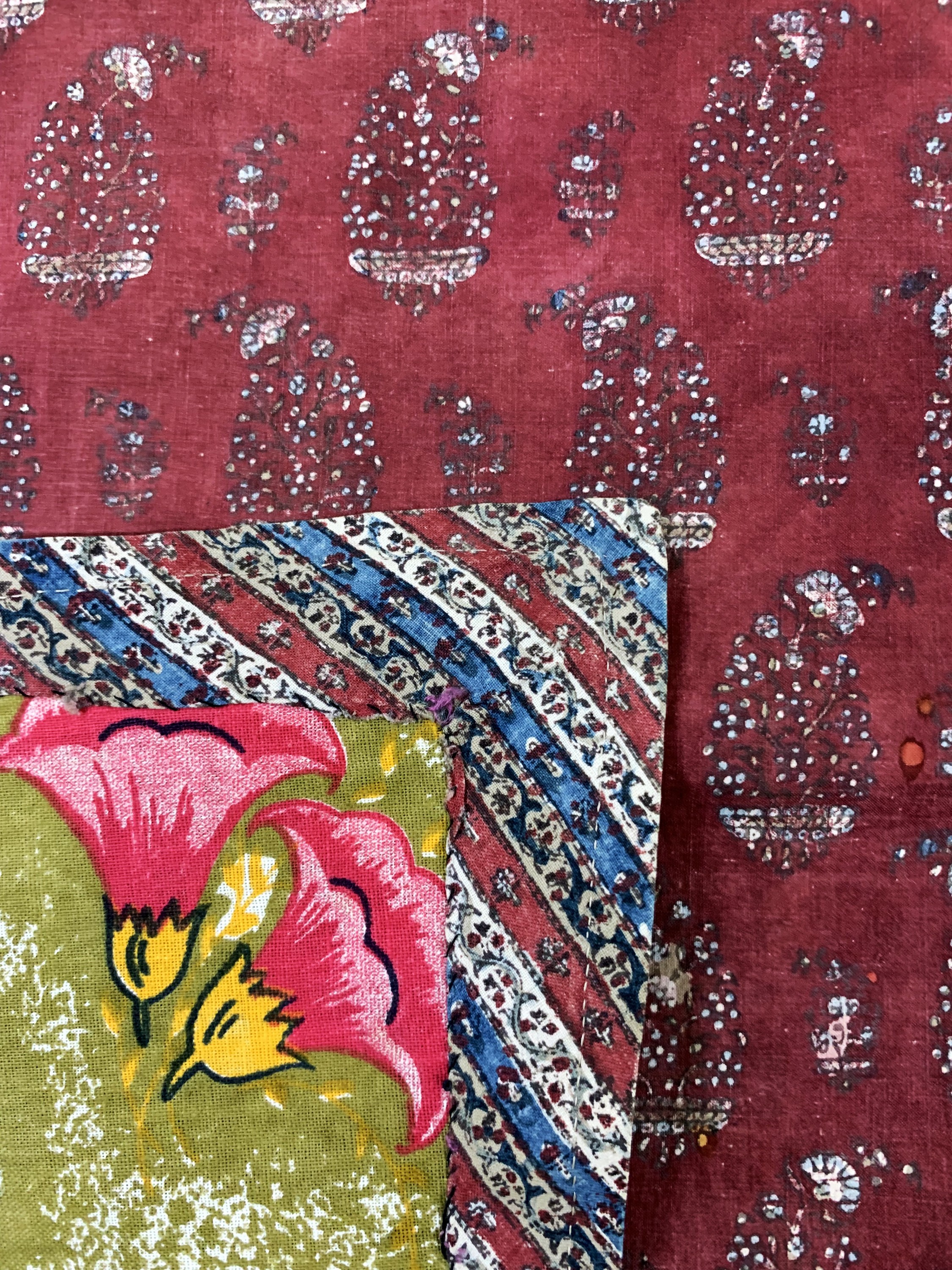 Detail e: Kerman"Ghalamkar", Persien, Anfang 20.Jhd, Stoffmalerei(bedruckt), ca. 140 x 90 cm, Reinigungsbedürftig, EHZ: 2