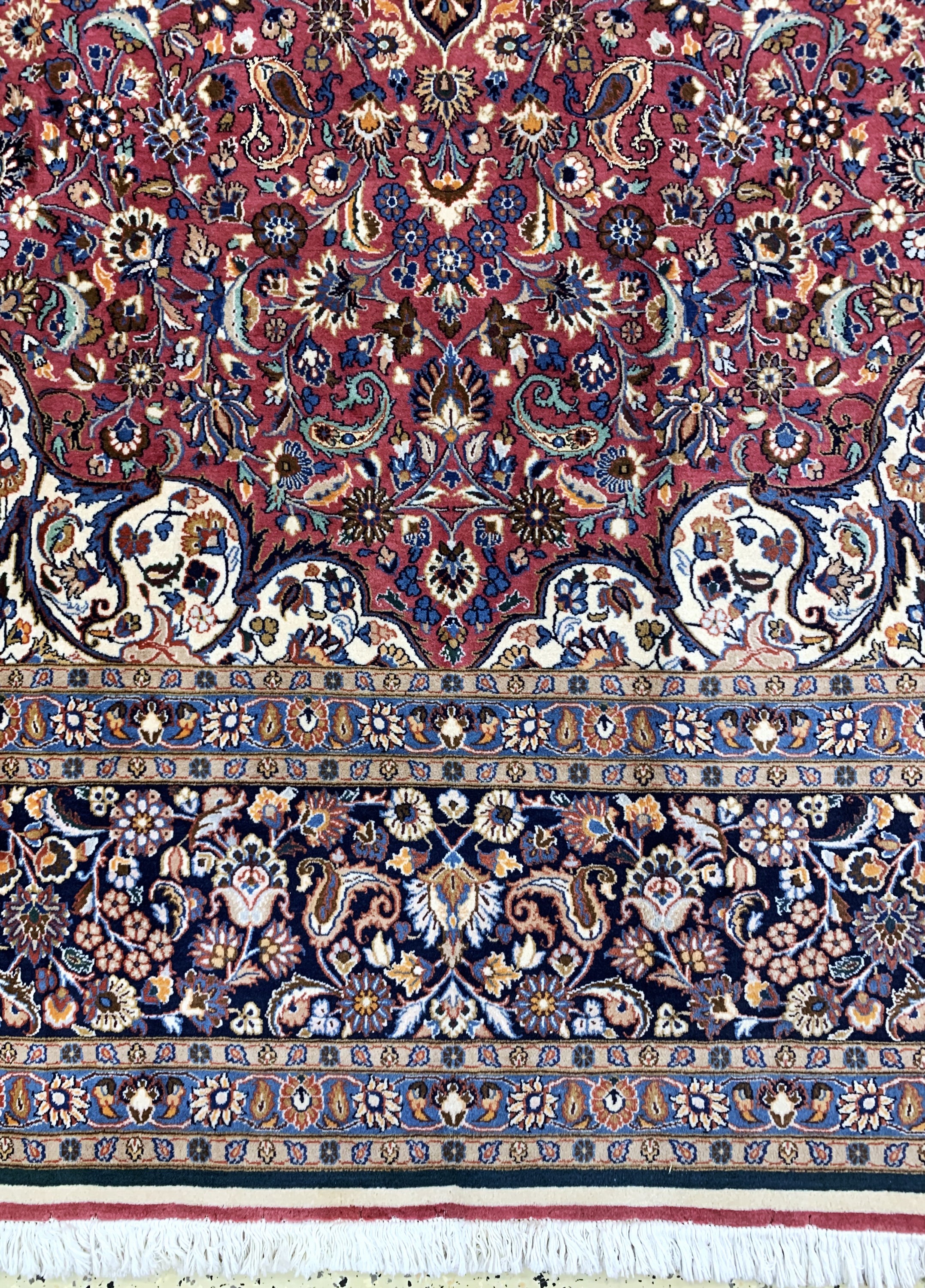Detail c: Mesched fein, Persien, Ende 20.Jhd, Korkwolle mit Seide, ca. 500 x 350 cm, Mottenfraß an den Rändern, EHZ: 2