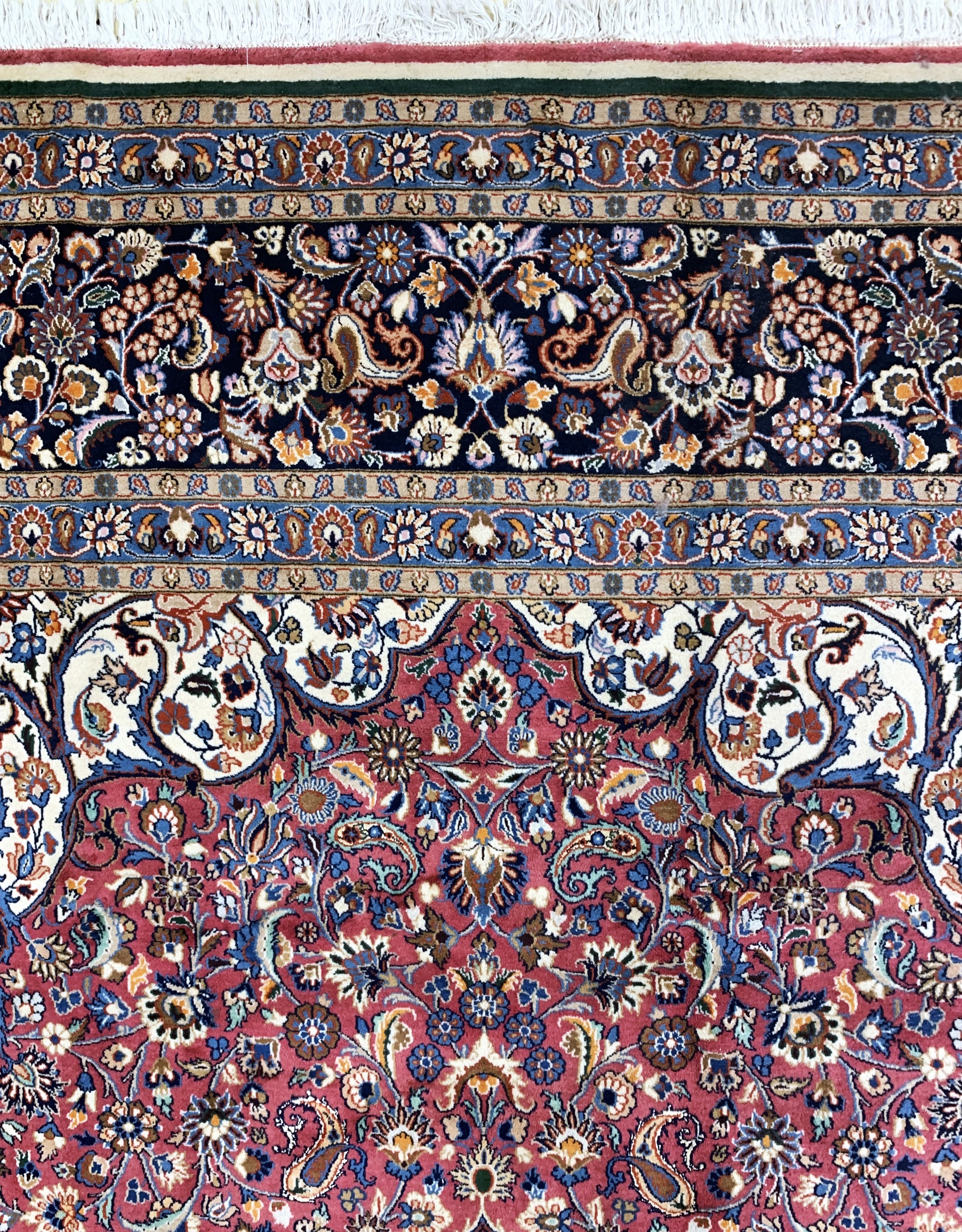 Detail f: Mesched fein, Persien, Ende 20.Jhd, Korkwolle mit Seide, ca. 500 x 350 cm, Mottenfraß an den Rändern, EHZ: 2