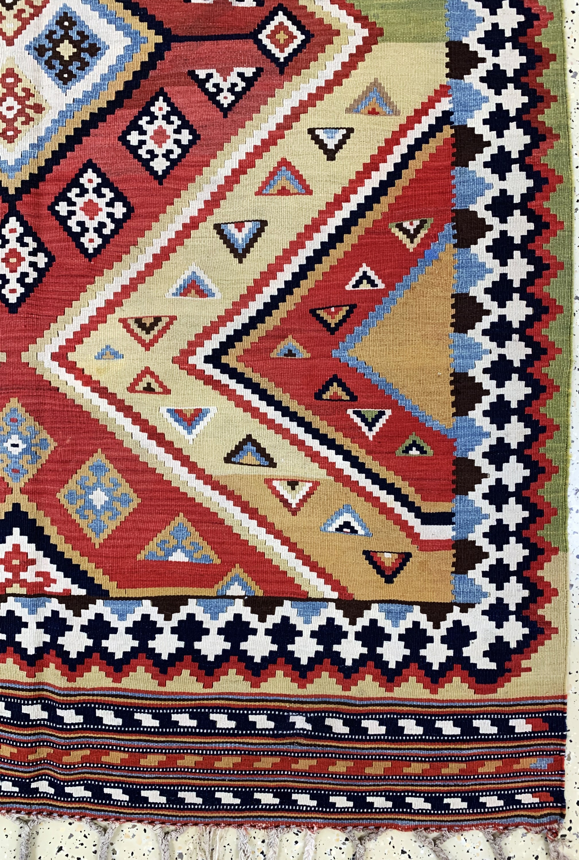 Detail a: Ghaschgai Kelim fein, Persien, Anfang 20.Jhd, Wolle auf Wolle, ca. 240 x 145 cm, EHZ: 2