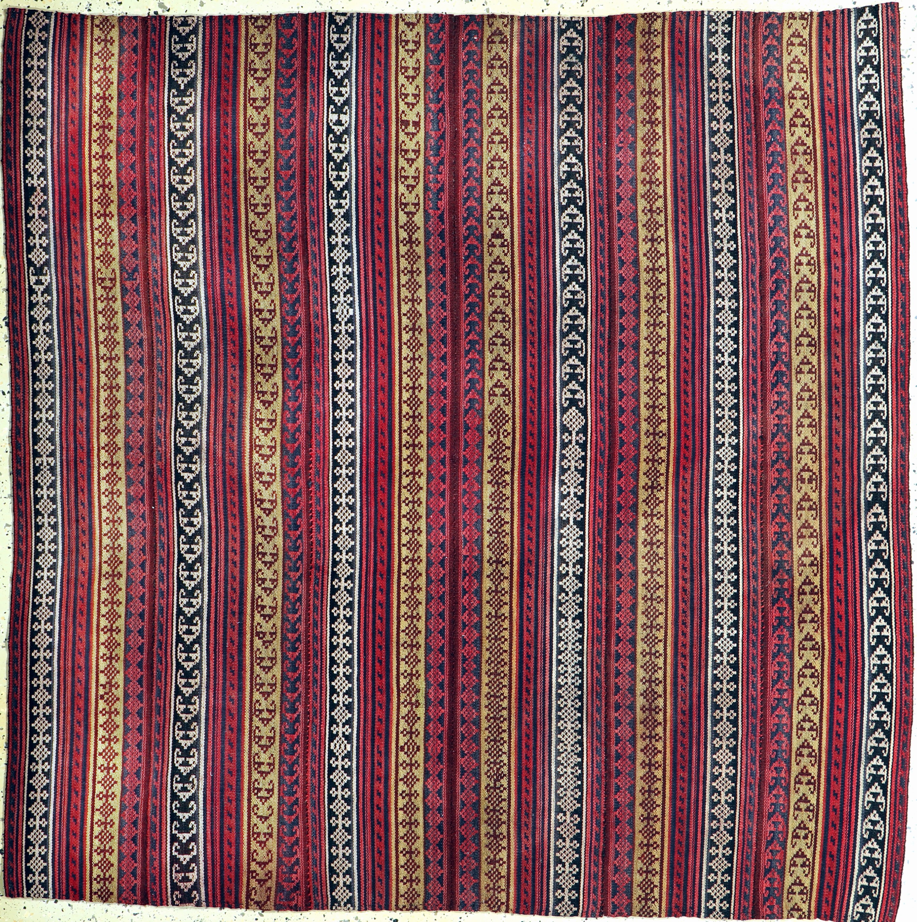 Djajim"Nomaden-Decke", Persien, Anfang 20.Jhd, Wolle auf Wolle(6 Bahnig), ca. 170 x 165 cm, reinigungsbedürftig, EHZ: 2