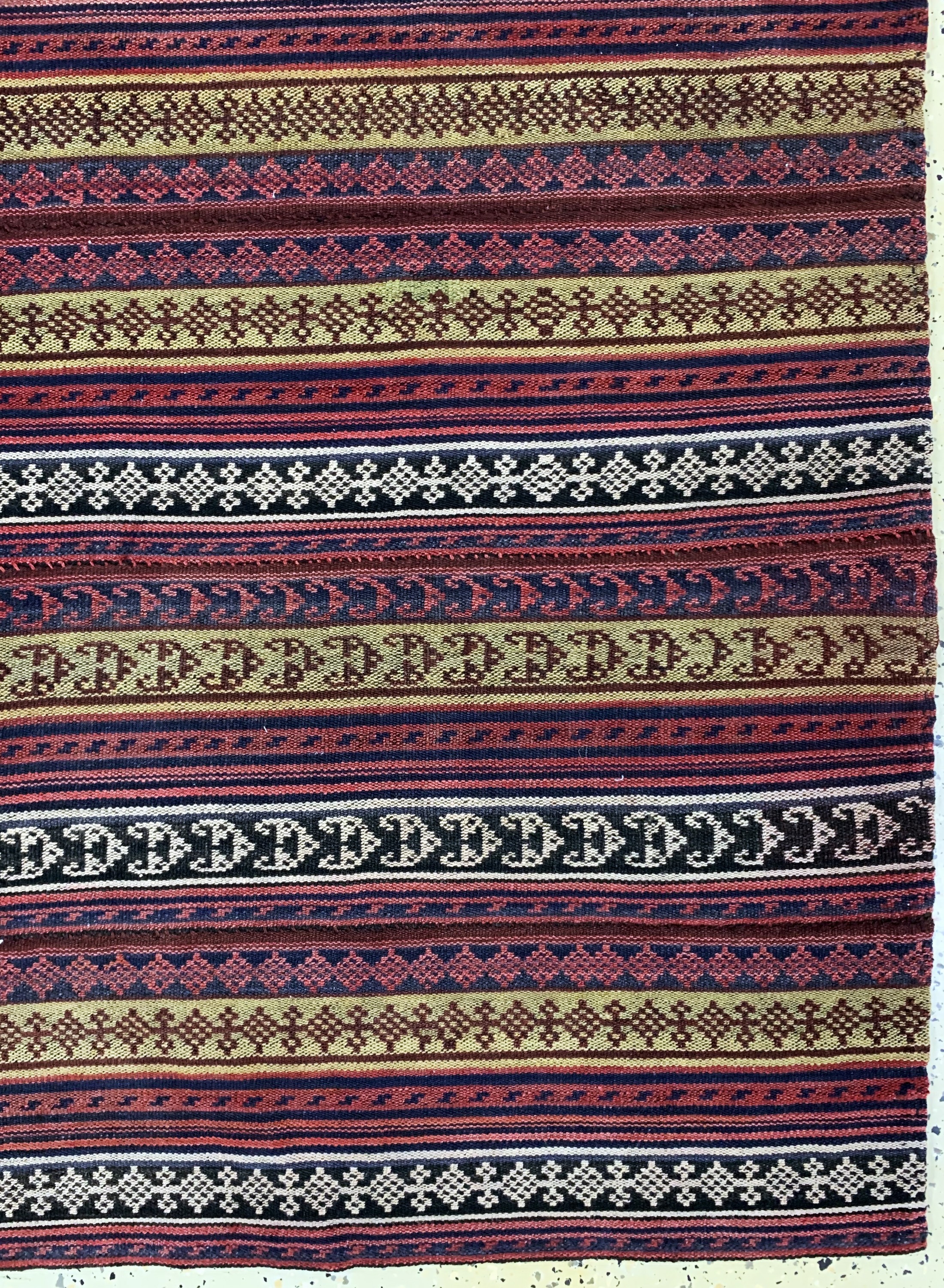 Detail a: Djajim"Nomaden-Decke", Persien, Anfang 20.Jhd, Wolle auf Wolle(6 Bahnig), ca. 170 x 165 cm, reinigungsbedürftig, EHZ: 2