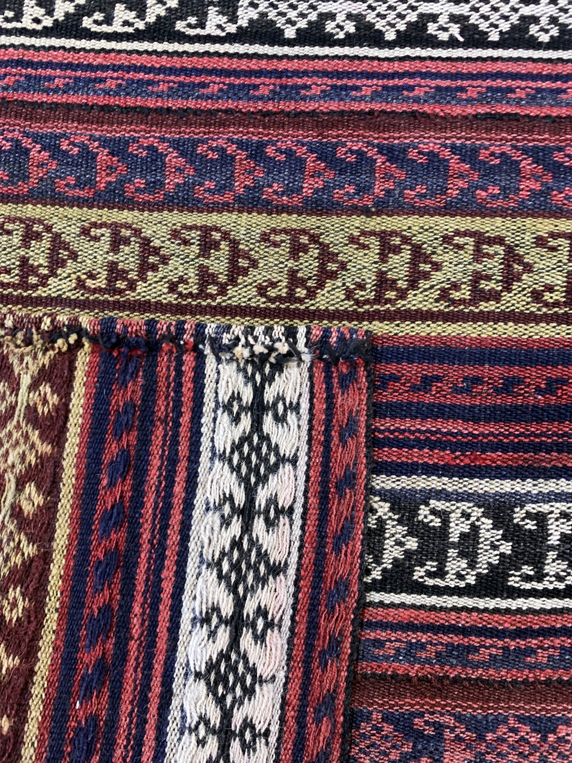 Detail e: Djajim"Nomaden-Decke", Persien, Anfang 20.Jhd, Wolle auf Wolle(6 Bahnig), ca. 170 x 165 cm, reinigungsbedürftig, EHZ: 2