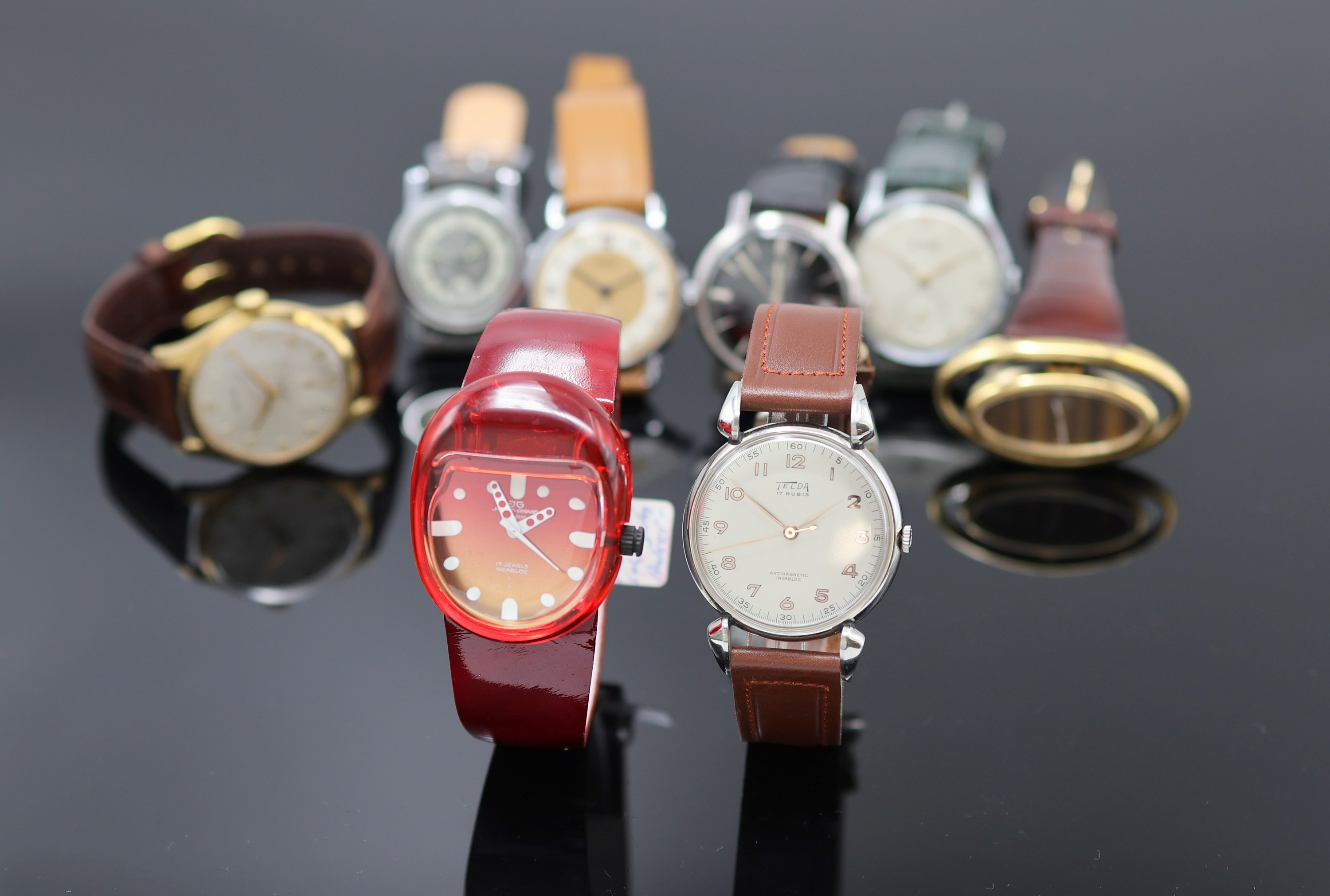 Konvolut: 8 teils außergewöhnlichen Armbanduhren, Schweiz um 1938-1975, Handaufzug/Automatik, Geh. 2x Stahl, 2x verg. m. Stahlboden, 3x verschr., ...