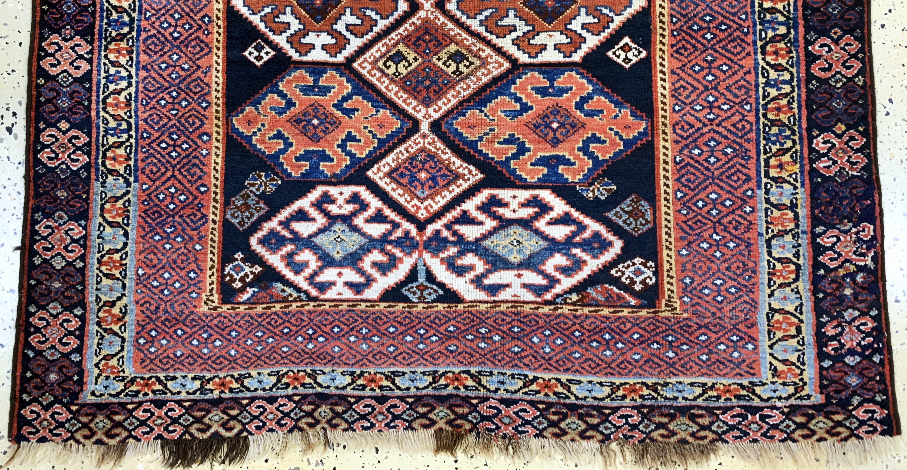 Detail c: Antiker Shahsawan, Persien, um 1900, Wolle auf Wolle, ca. 220 x 135 cm, EHZ: 3-4, (kleine Restaurierungen).