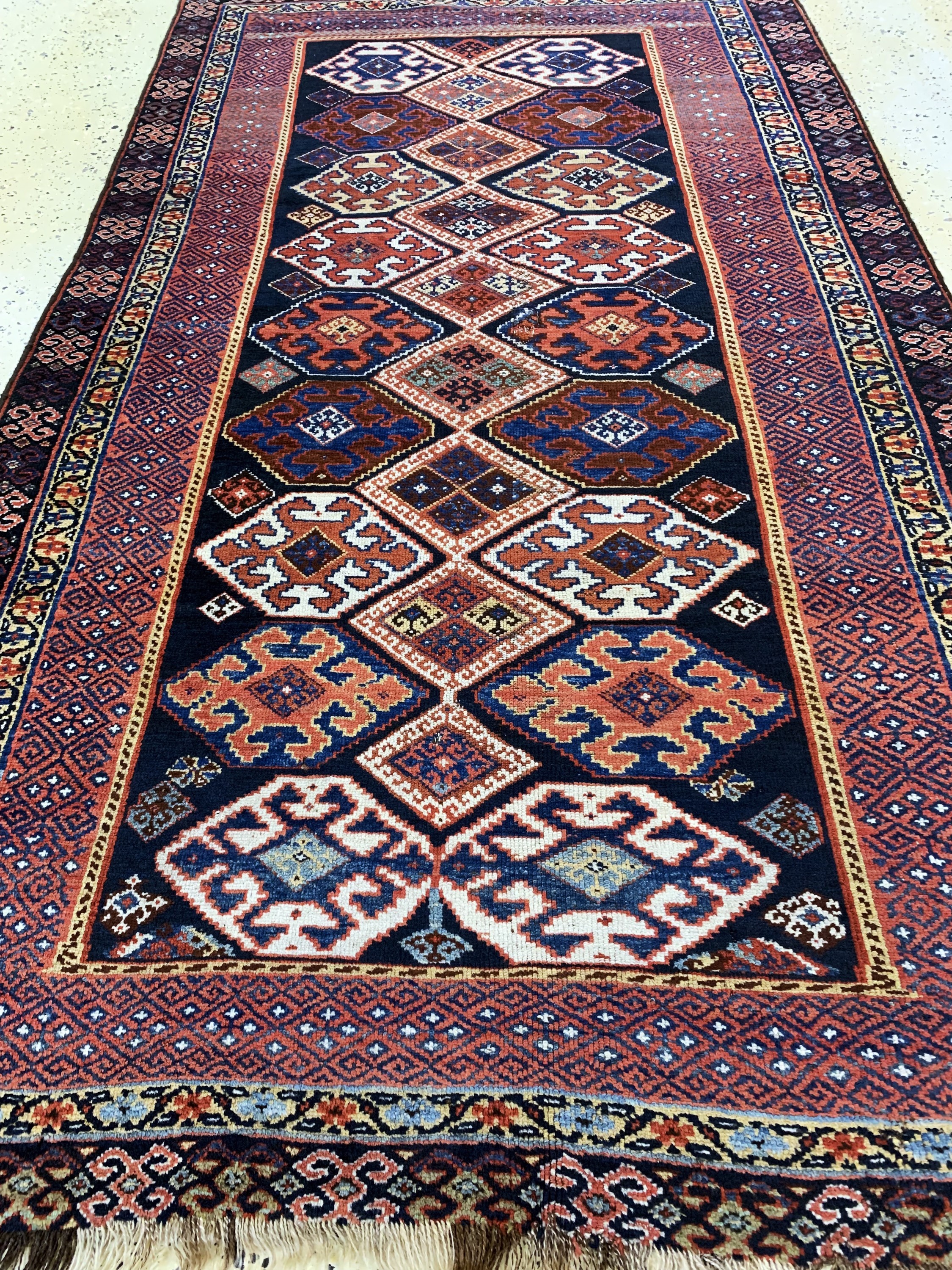 Detail d: Antiker Shahsawan, Persien, um 1900, Wolle auf Wolle, ca. 220 x 135 cm, EHZ: 3-4, (kleine Restaurierungen).