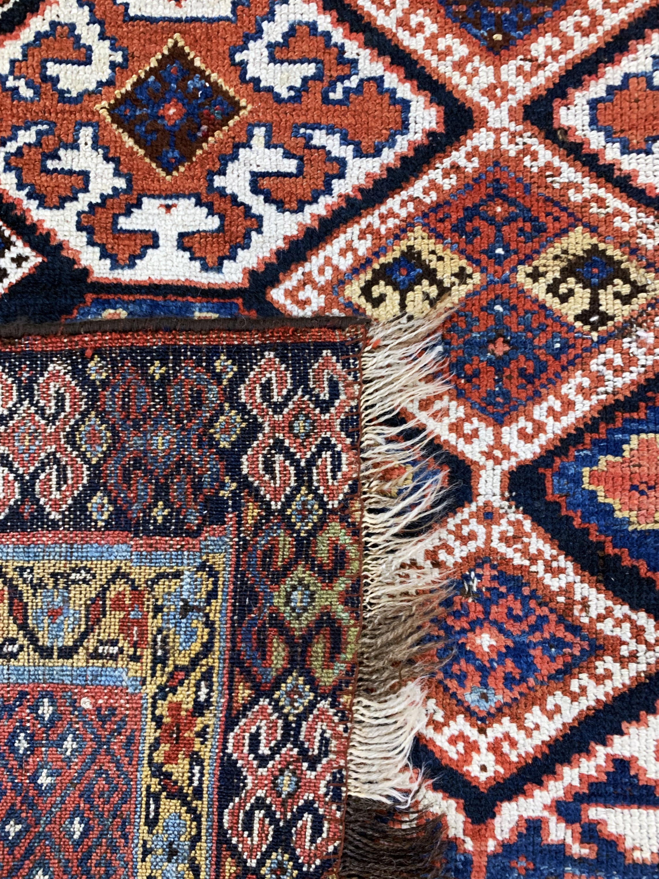 Detail e: Antiker Shahsawan, Persien, um 1900, Wolle auf Wolle, ca. 220 x 135 cm, EHZ: 3-4, (kleine Restaurierungen).