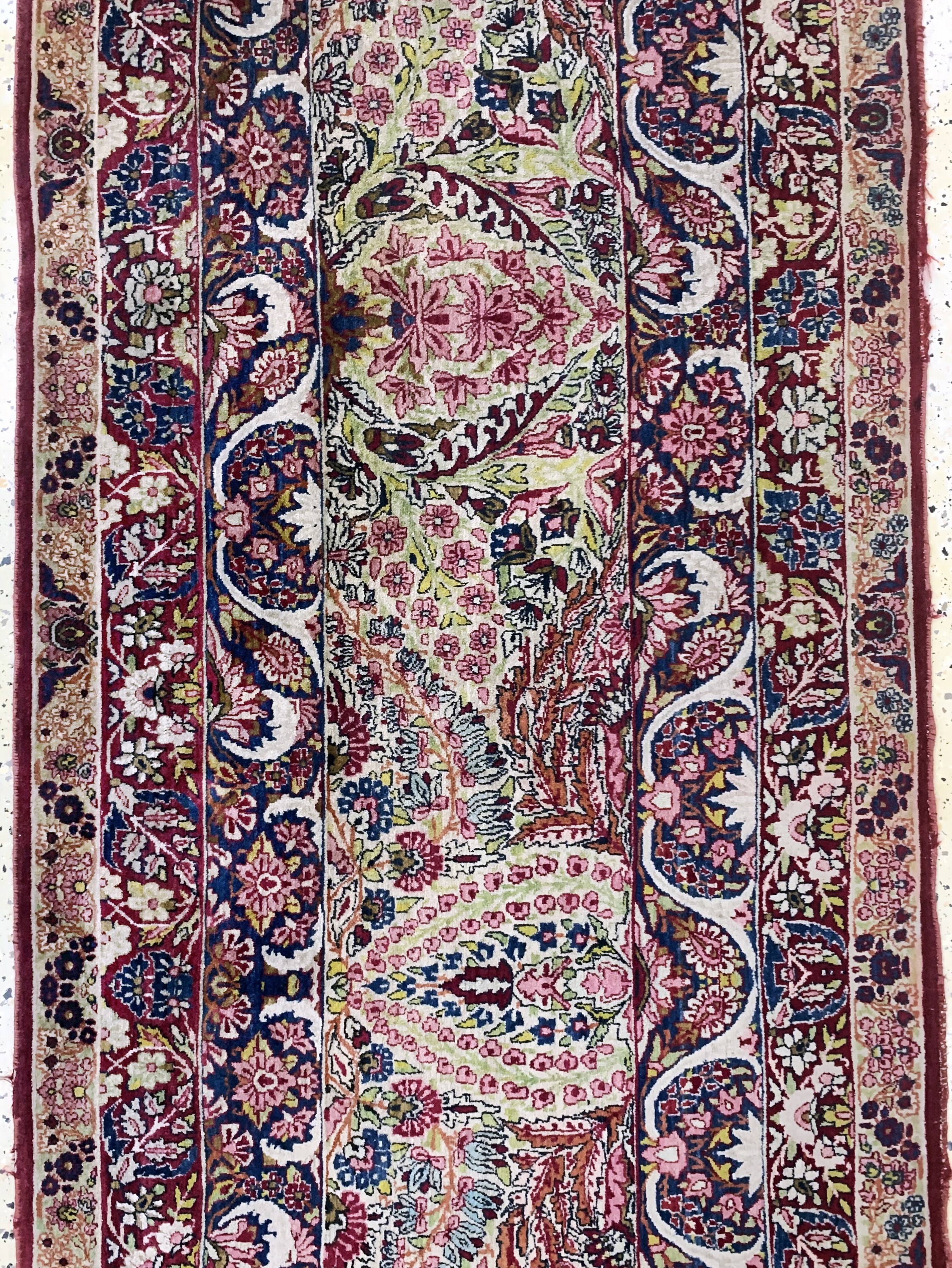 Detail b: Seltener antiker Kerman, Persien, um 1900, Wolle auf Baumwolle, ca. 387 x 90 cm, EHZ: 2-3