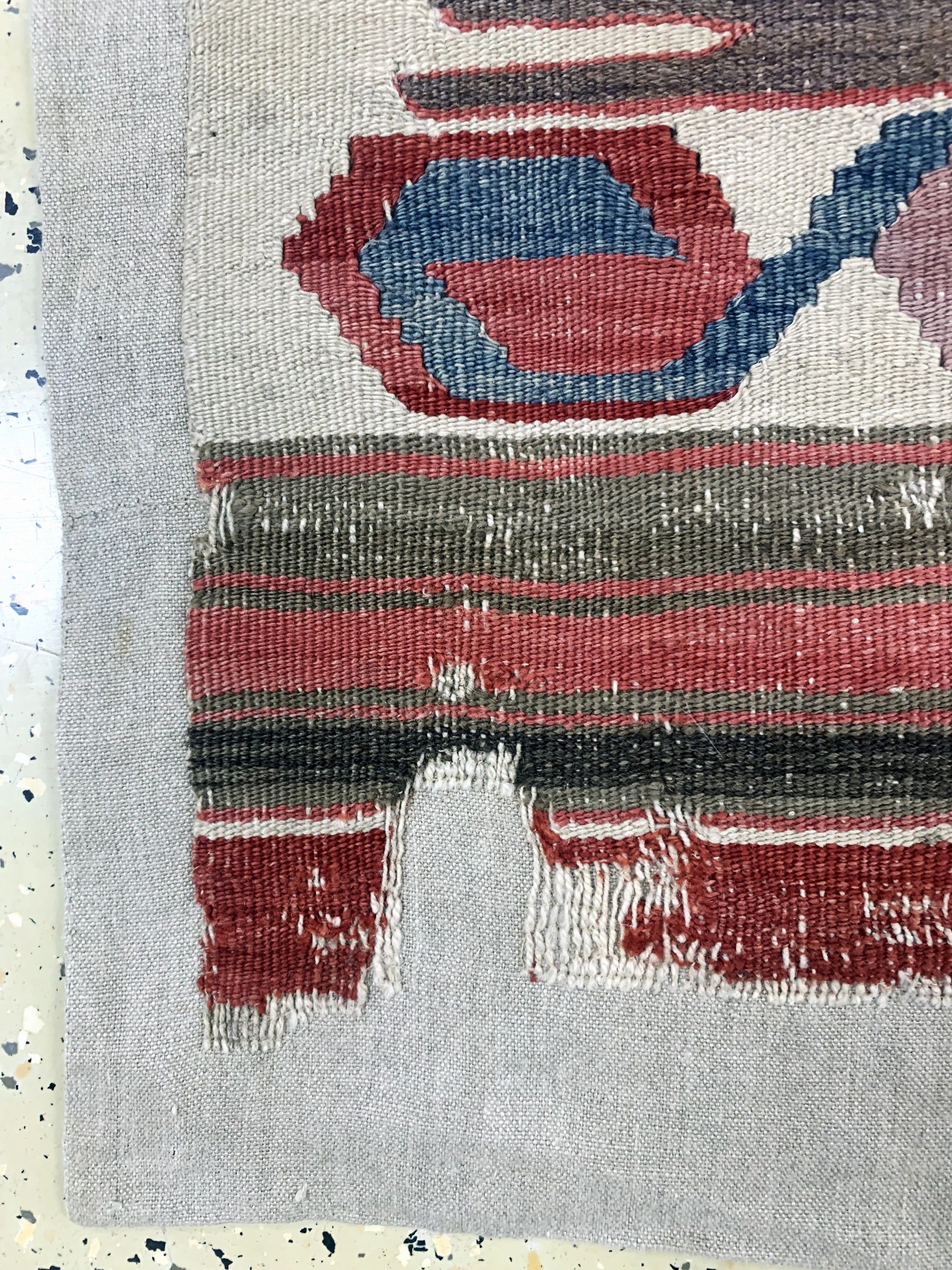 Detail g: Afyon Kelim antik, Türkei, 19.Jhd, Wolle auf Wolle, ca. 360 x 170 cm, EHZ: 4, (auf Stoff genäht)
