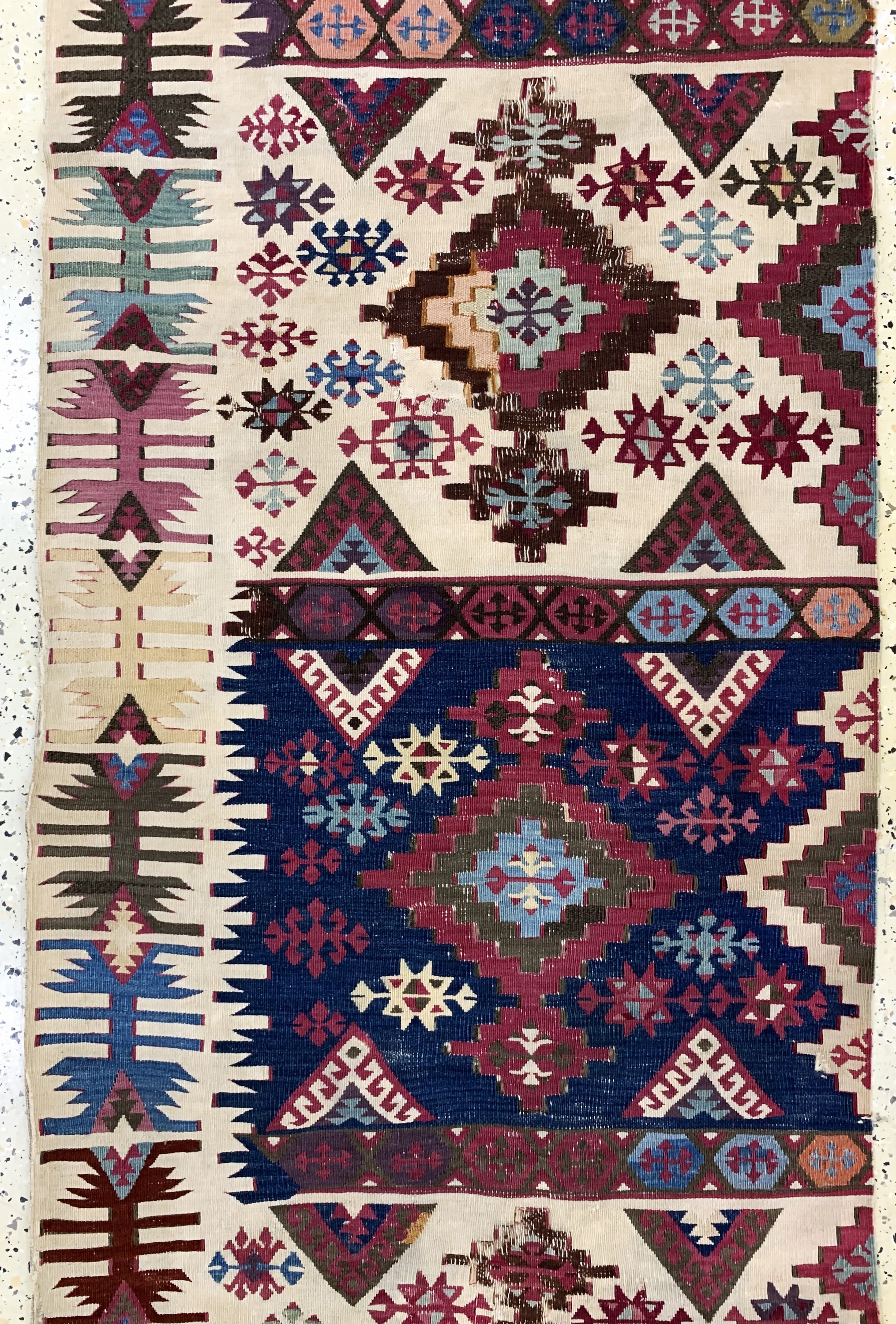 Detail b: Konya Kelim(1 Bahn), Türkei, 19.Jhd, Wolle auf Wolle, ca. 400 x 82 cm, EHZ: 3-4