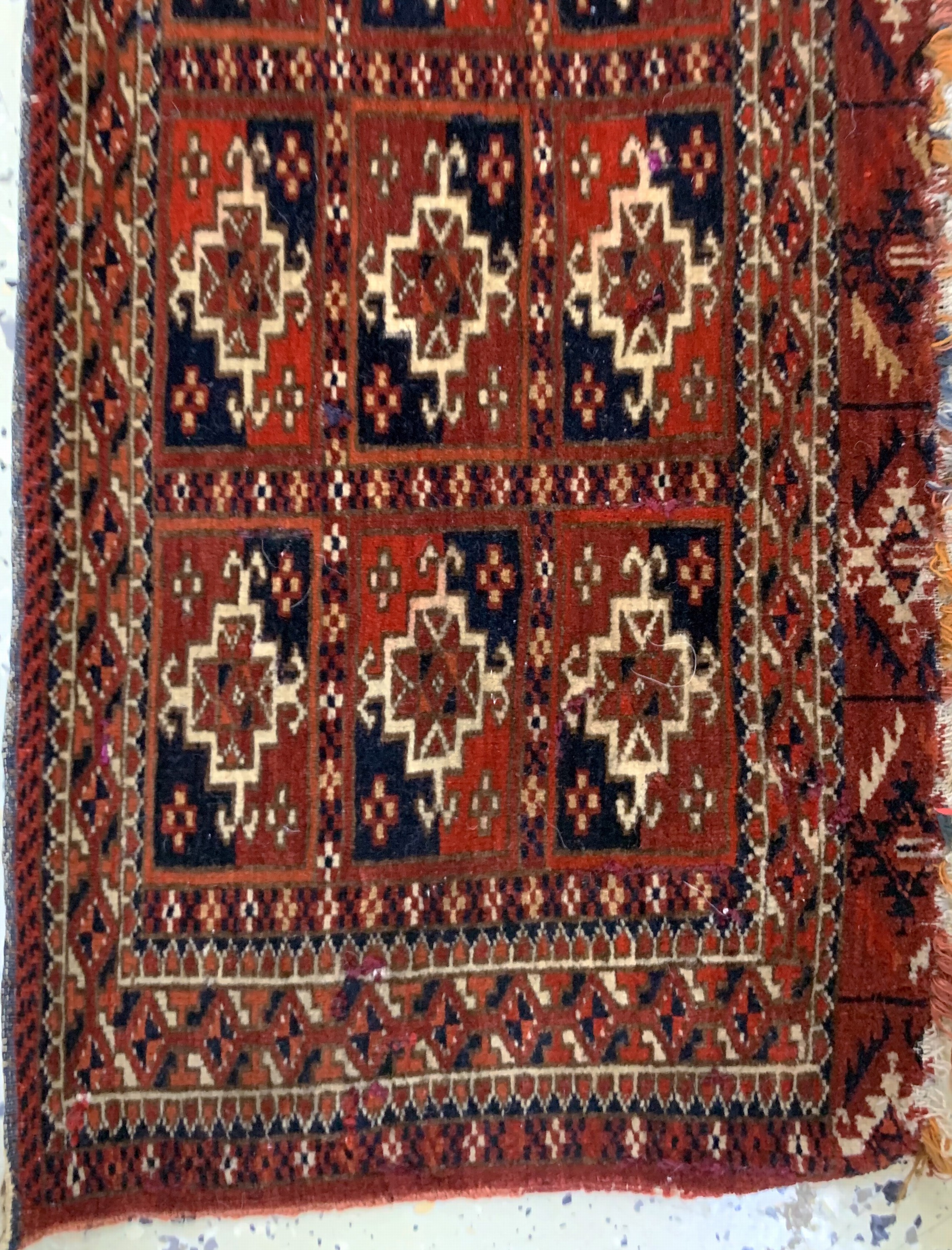 Detail b: Konvolut 3 Torba antik, Turkmenistan, 19.Jhd, Wolle auf Wolle, ca. 90 x 35 cm, EHZ: 3-4