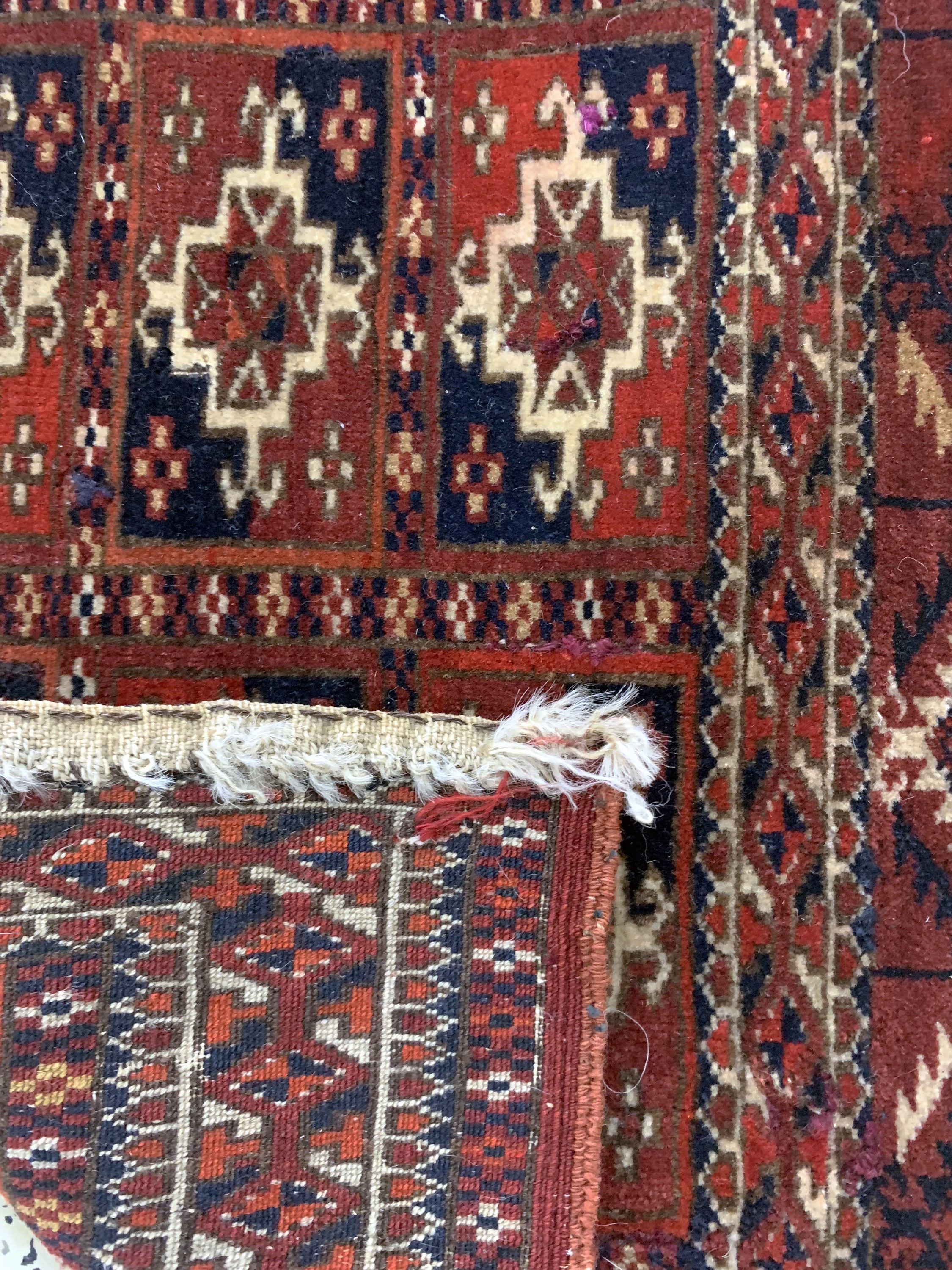 Detail c: Konvolut 3 Torba antik, Turkmenistan, 19.Jhd, Wolle auf Wolle, ca. 90 x 35 cm, EHZ: 3-4