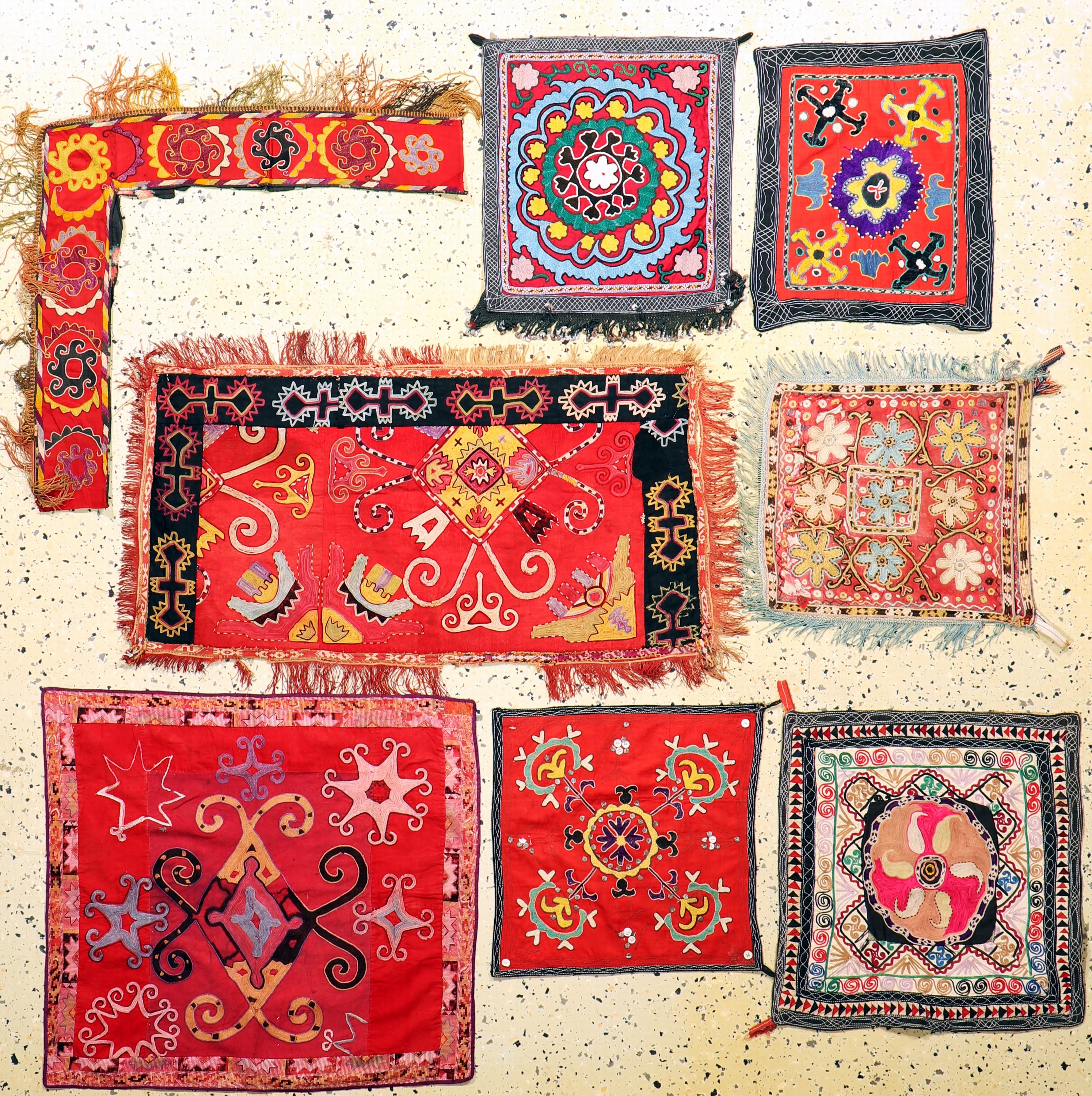 Konvolut 8 Stickereien, Uzbekistan, Anfang 20.Jhd, Seide-Baumwollstickerei, ca. 80x 44 cm, EHZ: 2-3