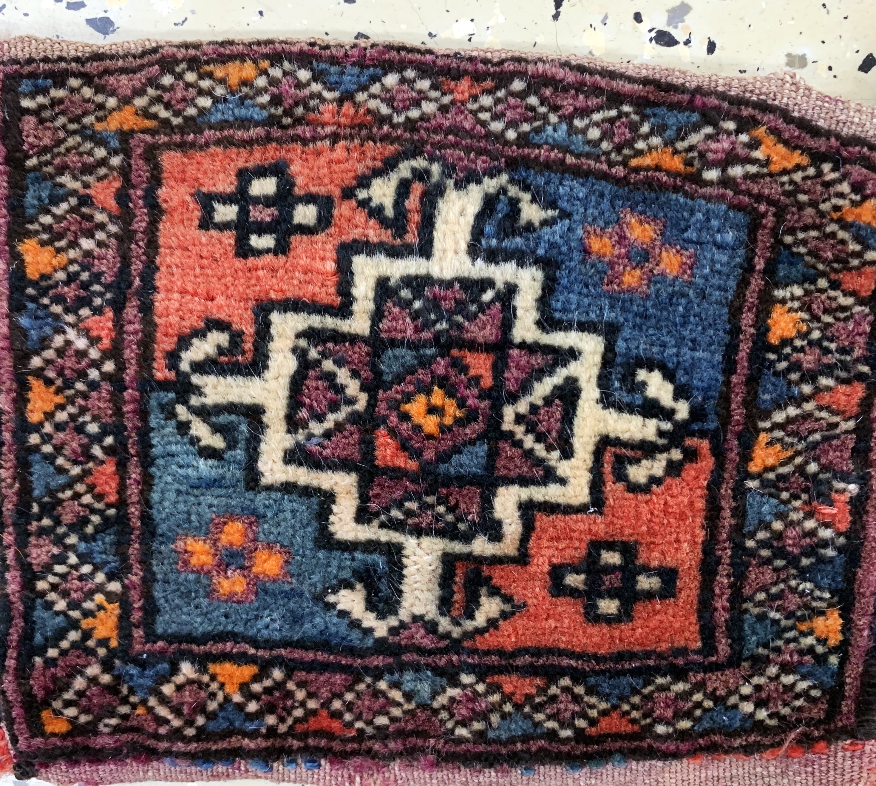 Detail e: Konvolut 7 Taschen, Persien, Anfang 20.Jhd, Wolle auf Wolle, ca. 57 x 30 cm, EHZ: 2-3