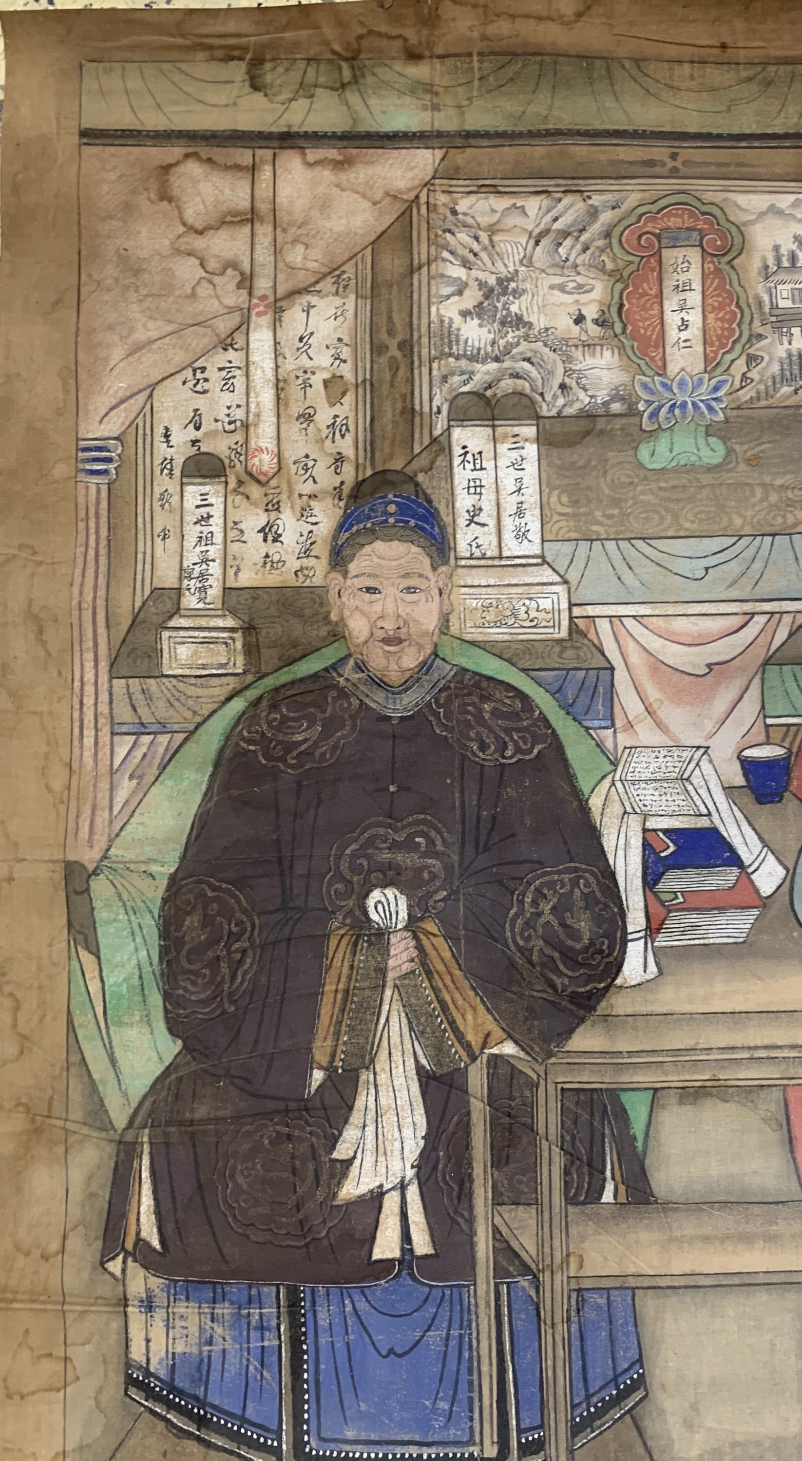 Detail d: Ahnenbild antik, China, um 1900, Papiermalerei, ca. 133 x 95 cm, EHZ: 2(Wasserflecken)