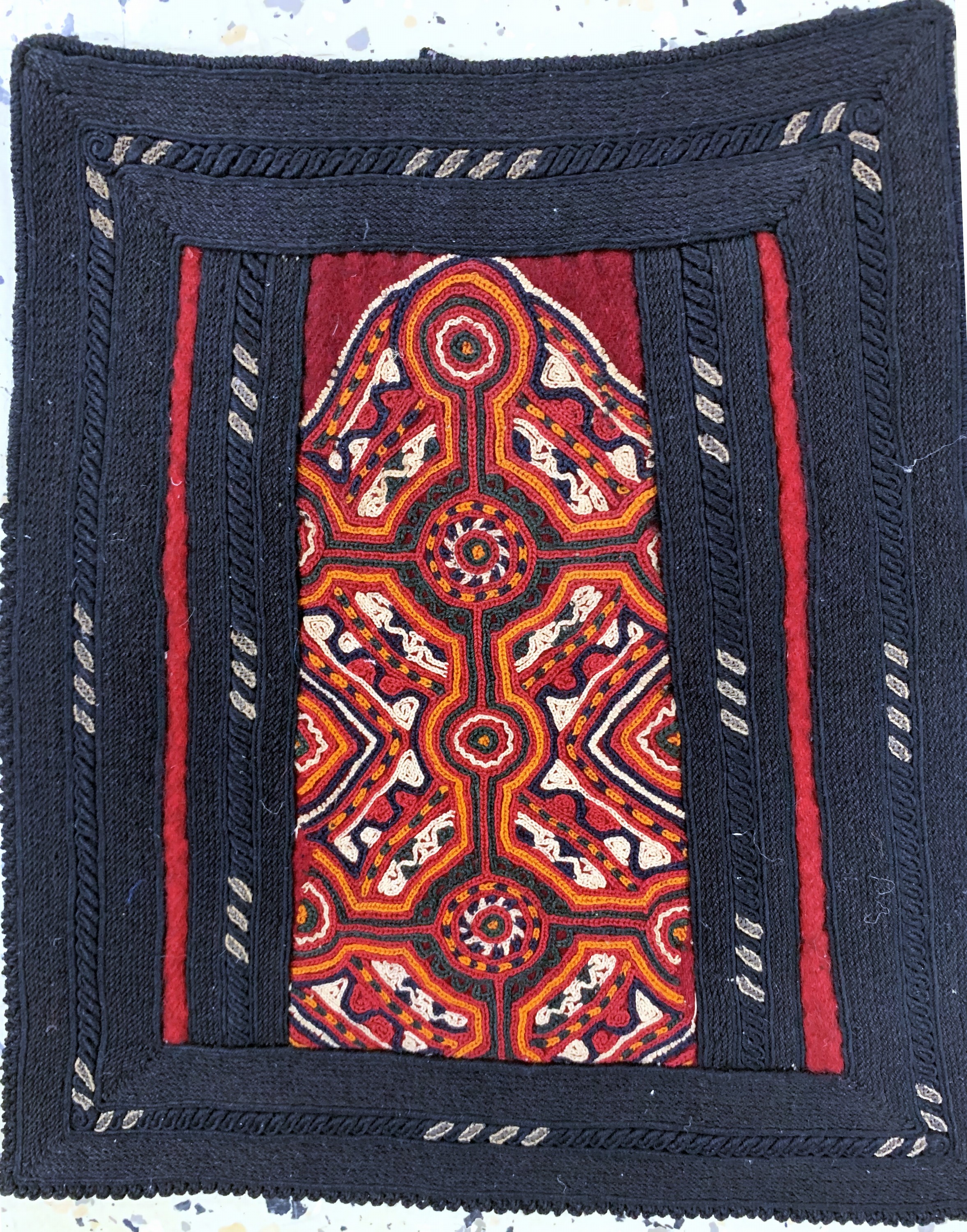 Detail a: Konvolut 4 Stickereien (Armstulpen), Uzbekistan, Anfang 20.Jhd, Wolle auf Wolle, ca. 38 x 36cm, EHZ: 2