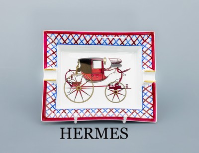 Image 26915980 - HERMES Aschenbecher, Porzellan mit polychromen Dekor, Darstellung einer Kutsche, Fahne ...