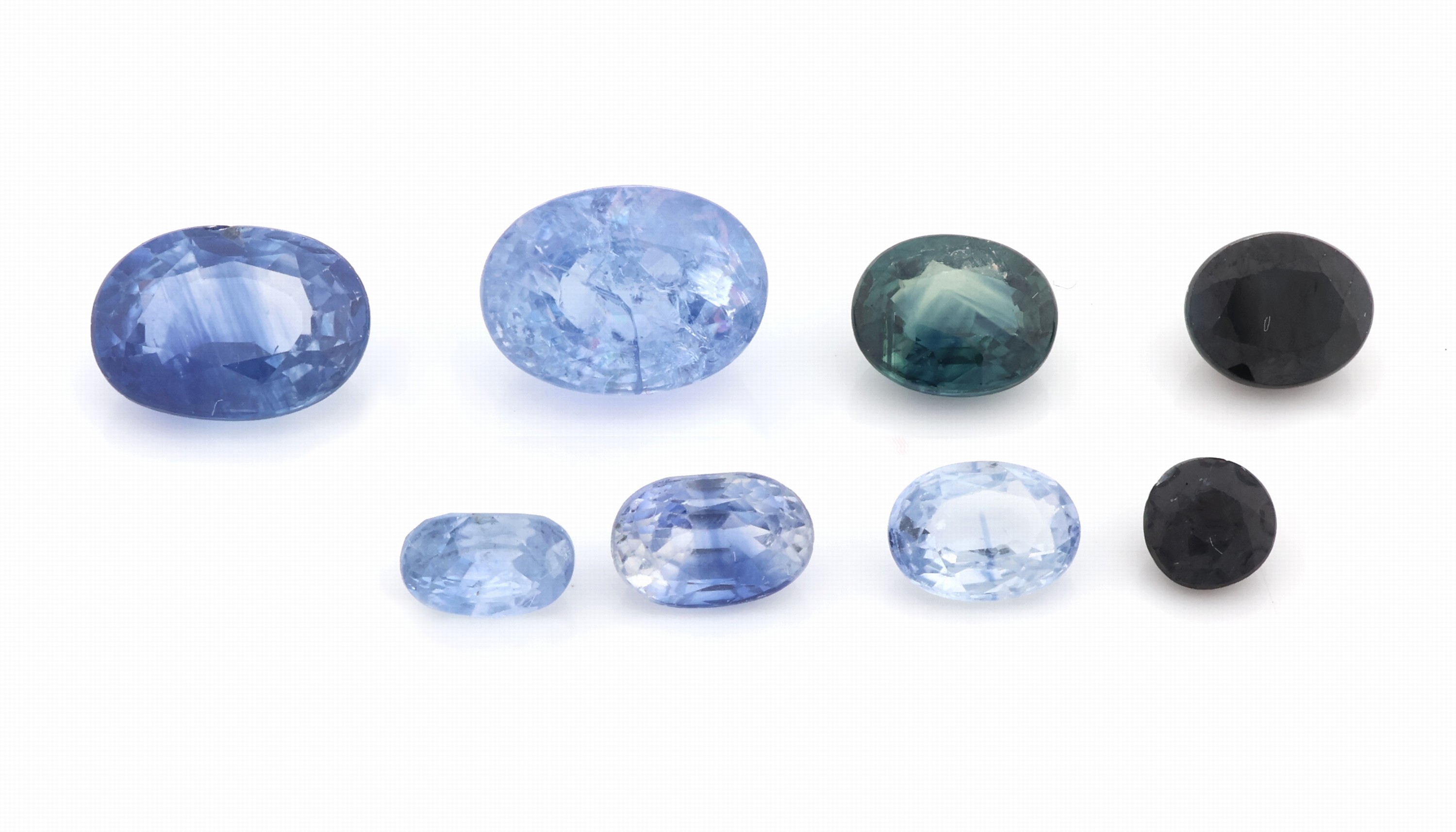 Konvolut 8 Saphire zus. ca. 4.71 ct, oval- und rundfacett., Blau und Grün