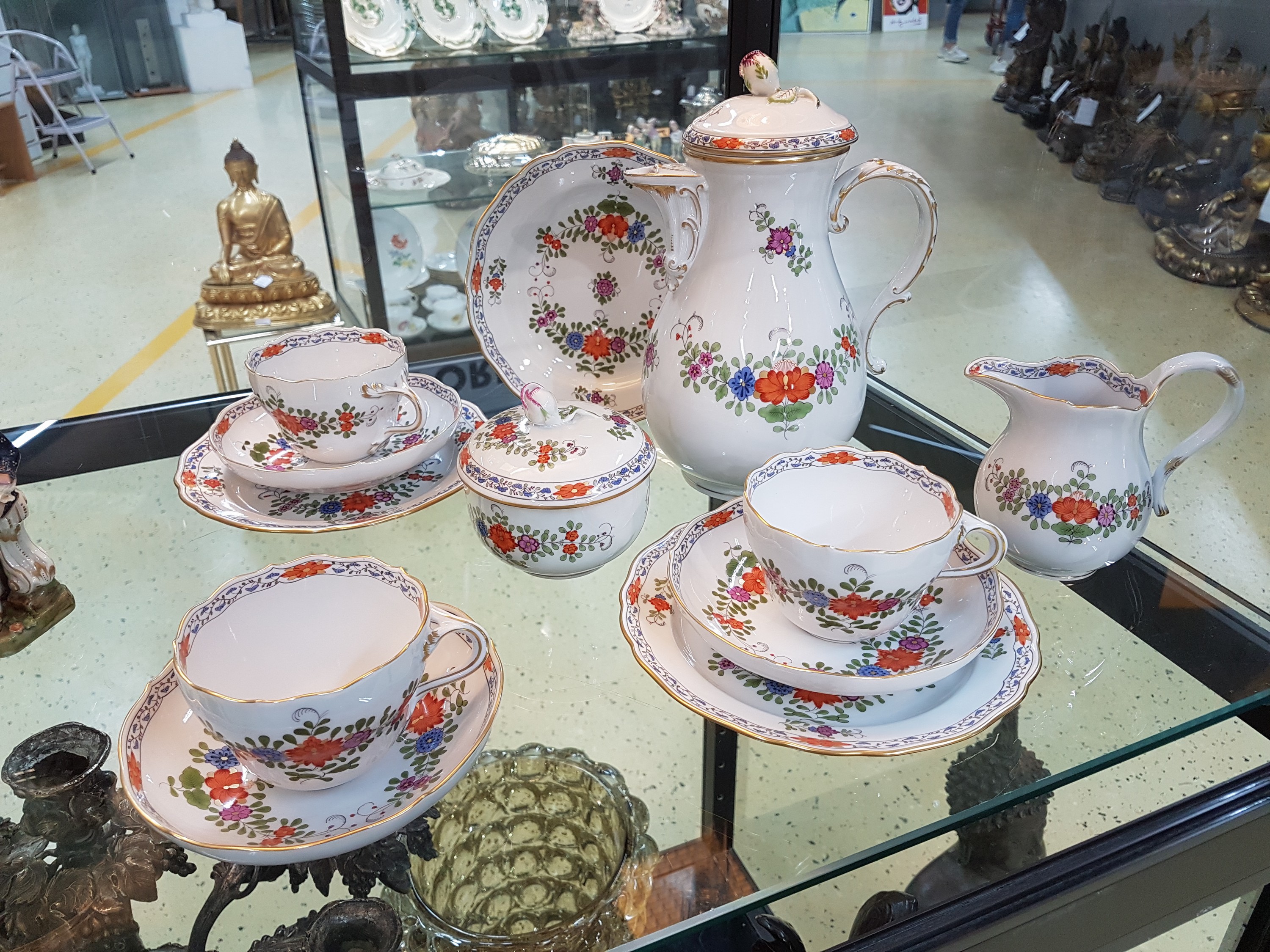 Detail a: Kaffeeservice, Meissen, 20. Jh., 1. Wahl, reiche indische Malerei goldgetupft, Kanne, Zuckerdose, Milchkännchen, 3 Tassen mit Untertassen, 3 ...