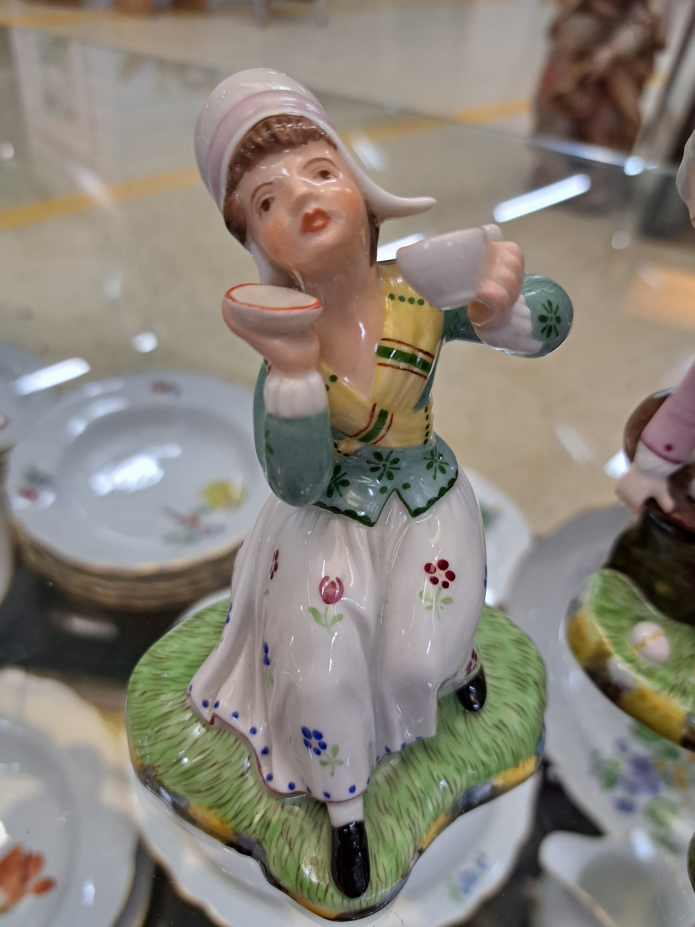 Detail a: 3 Porzellanfiguren, Höchst, 20.Jh., Entw. Johann Peter Melchior 18.Jh., Porzellan, farbig staffiert, "Eierdieb", H. 12 cm; Knabe mit ...