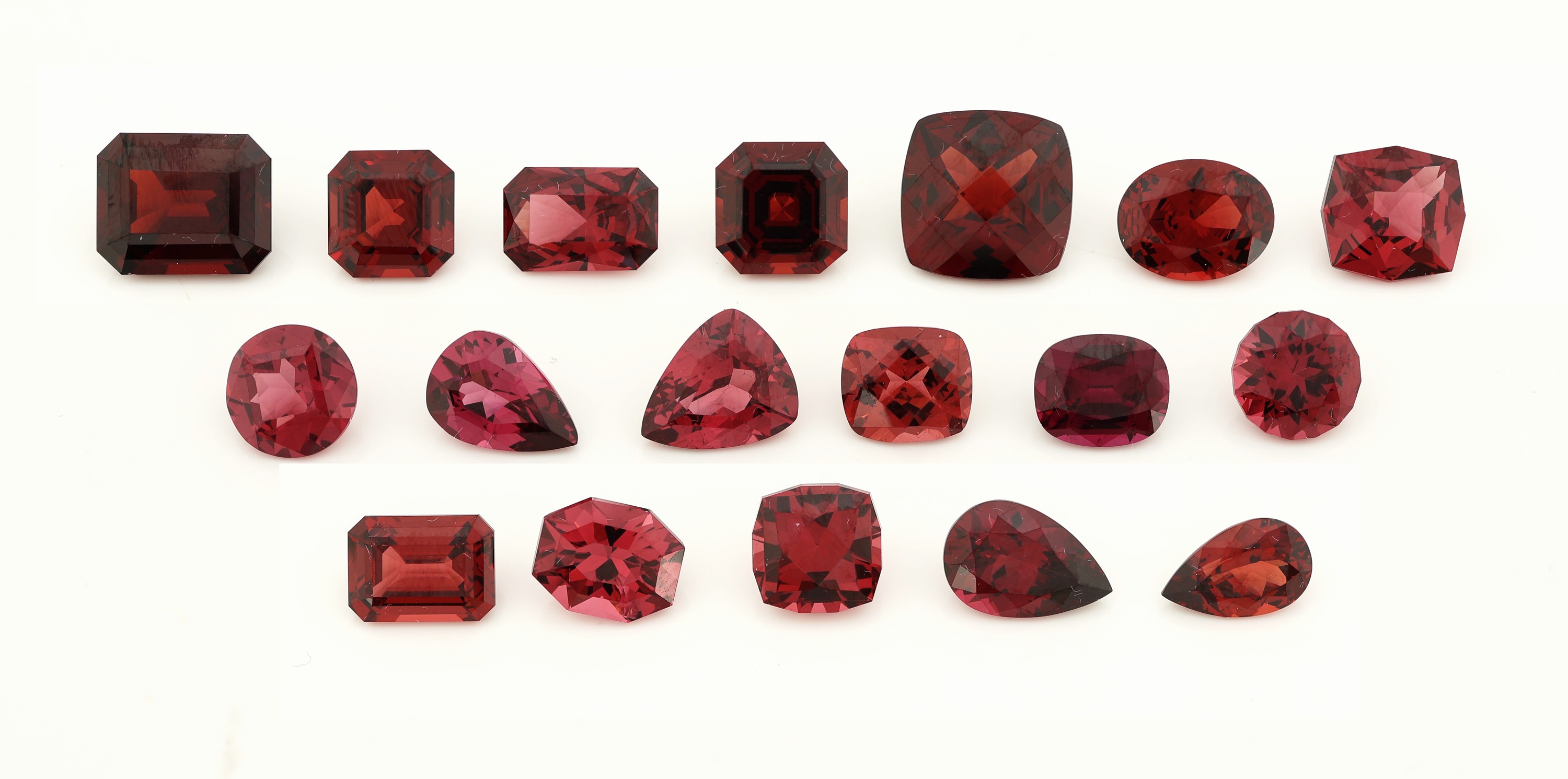Lot lose facett. Granate, zus. 36.33 ct, in versch. Schliffformen, Größen und Farben