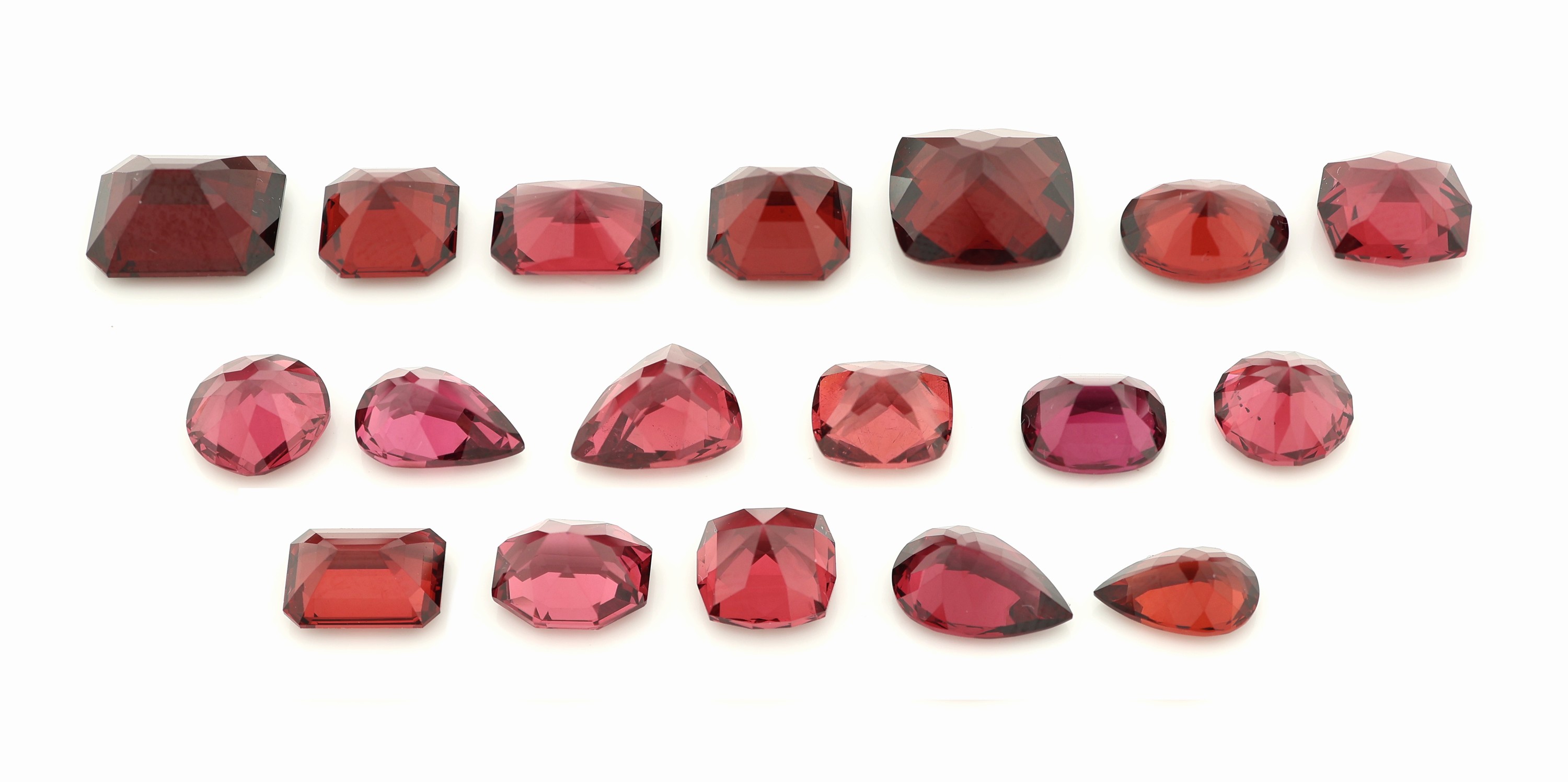 Detail a: Lot lose facett. Granate, zus. 36.33 ct, in versch. Schliffformen, Größen und Farben