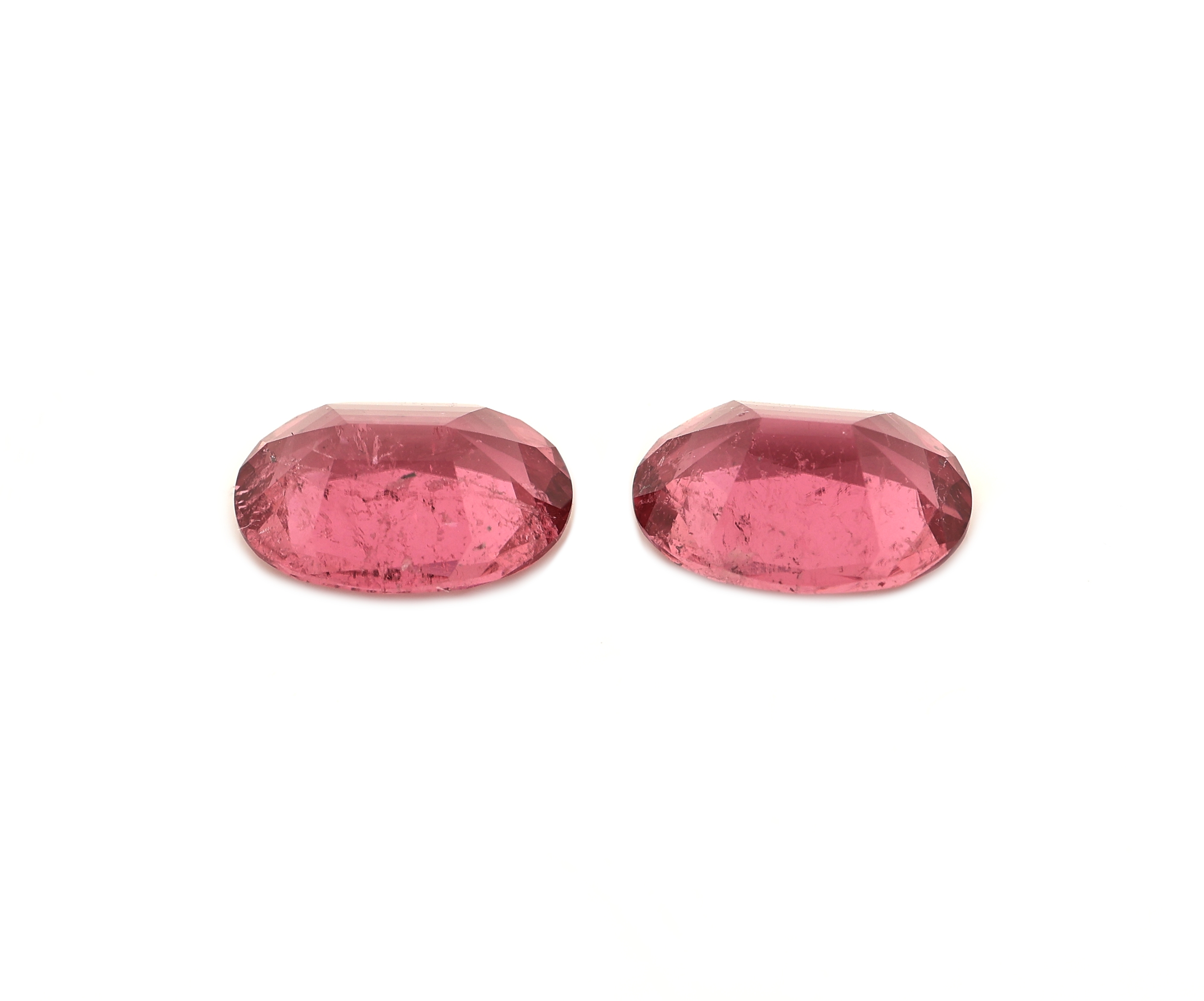 Detail b: Lot loses facett. Rubellith-Paar, zus. 3.14 ct, oval, sehr schöne Farbe