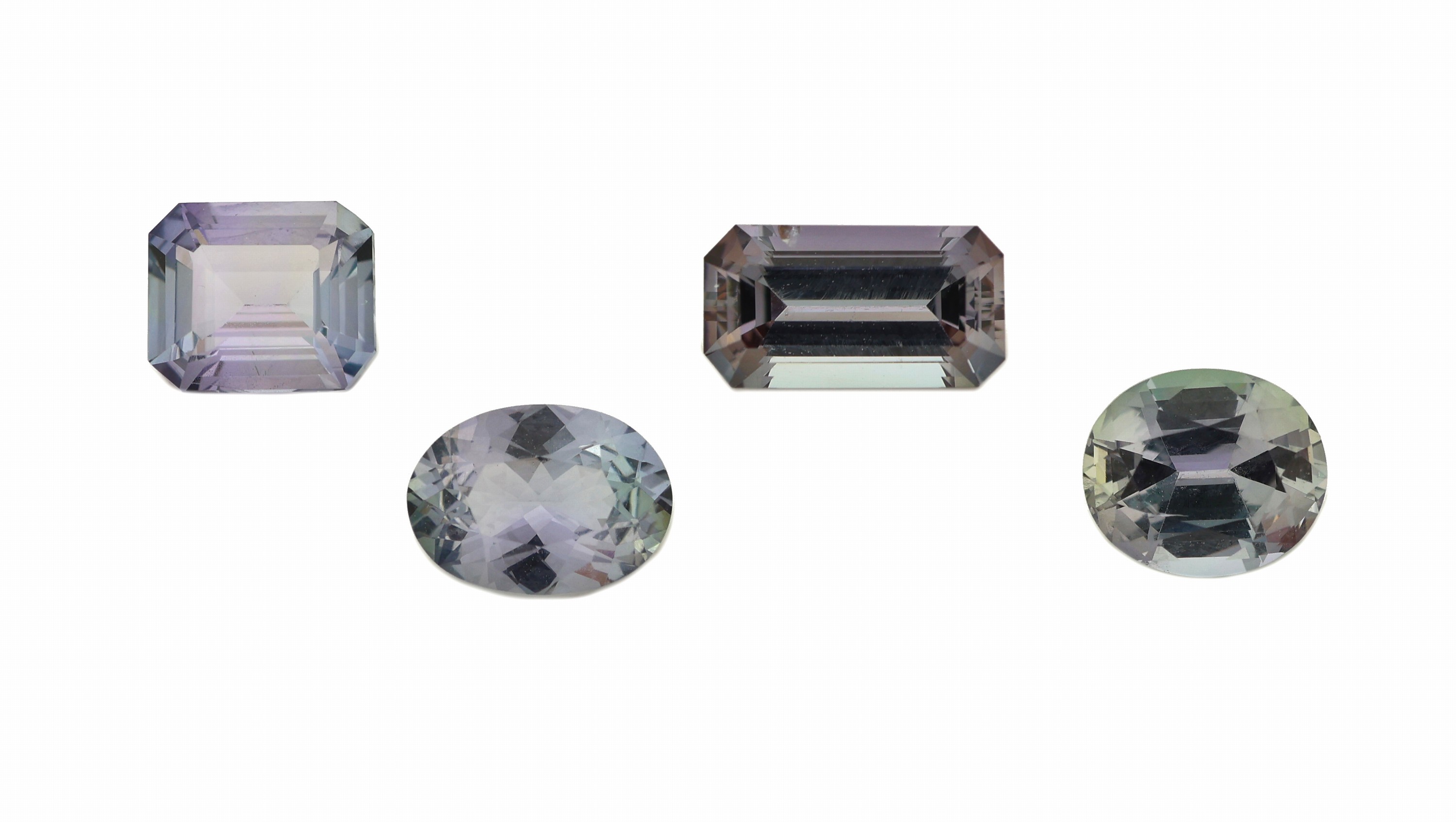 Lot 4 lose Tansanite zus. ca. 3.37 ct, in versch. Schliffformen, Größen und Farben