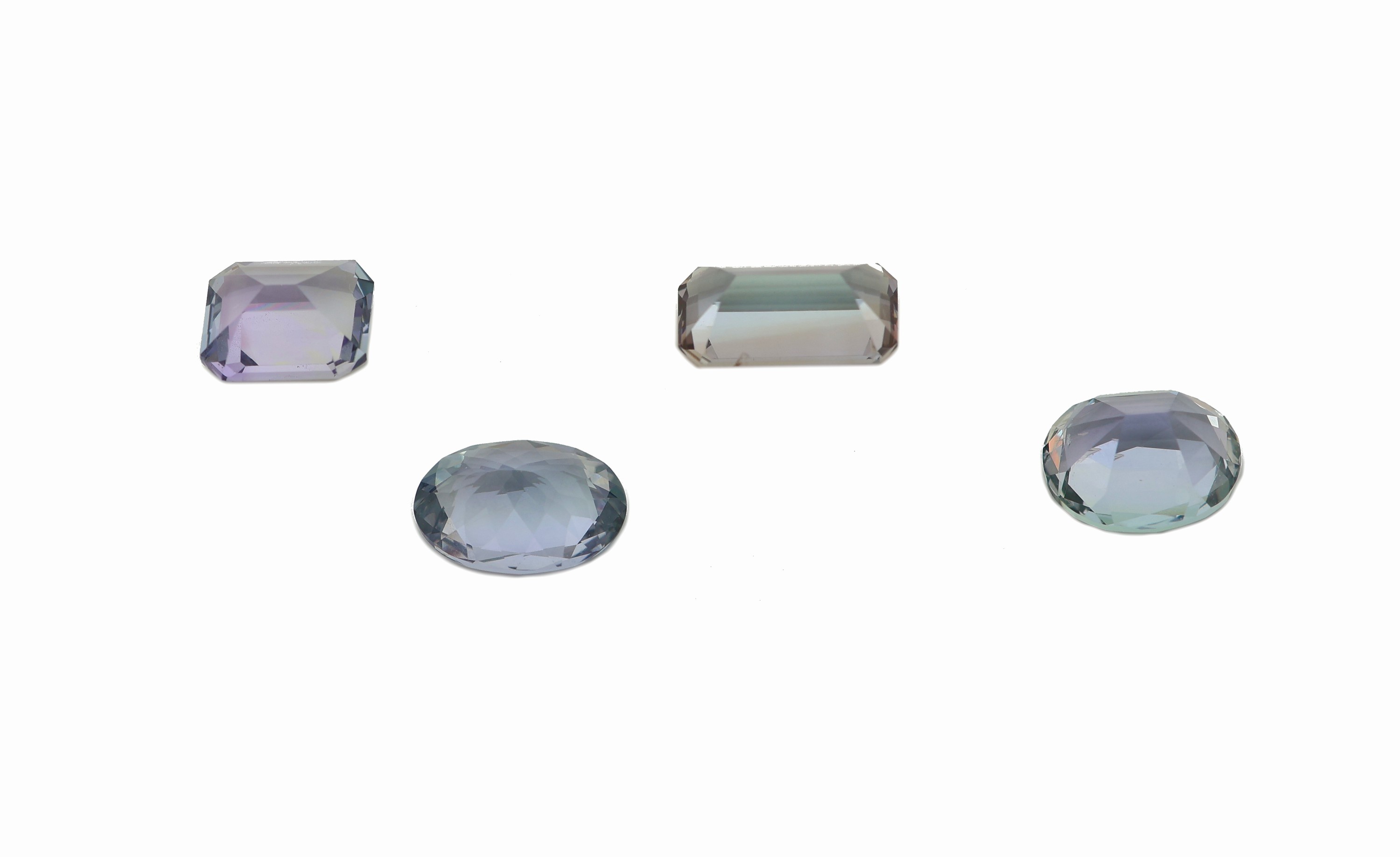 Detail a: Lot 4 lose Tansanite zus. ca. 3.37 ct, in versch. Schliffformen, Größen und Farben