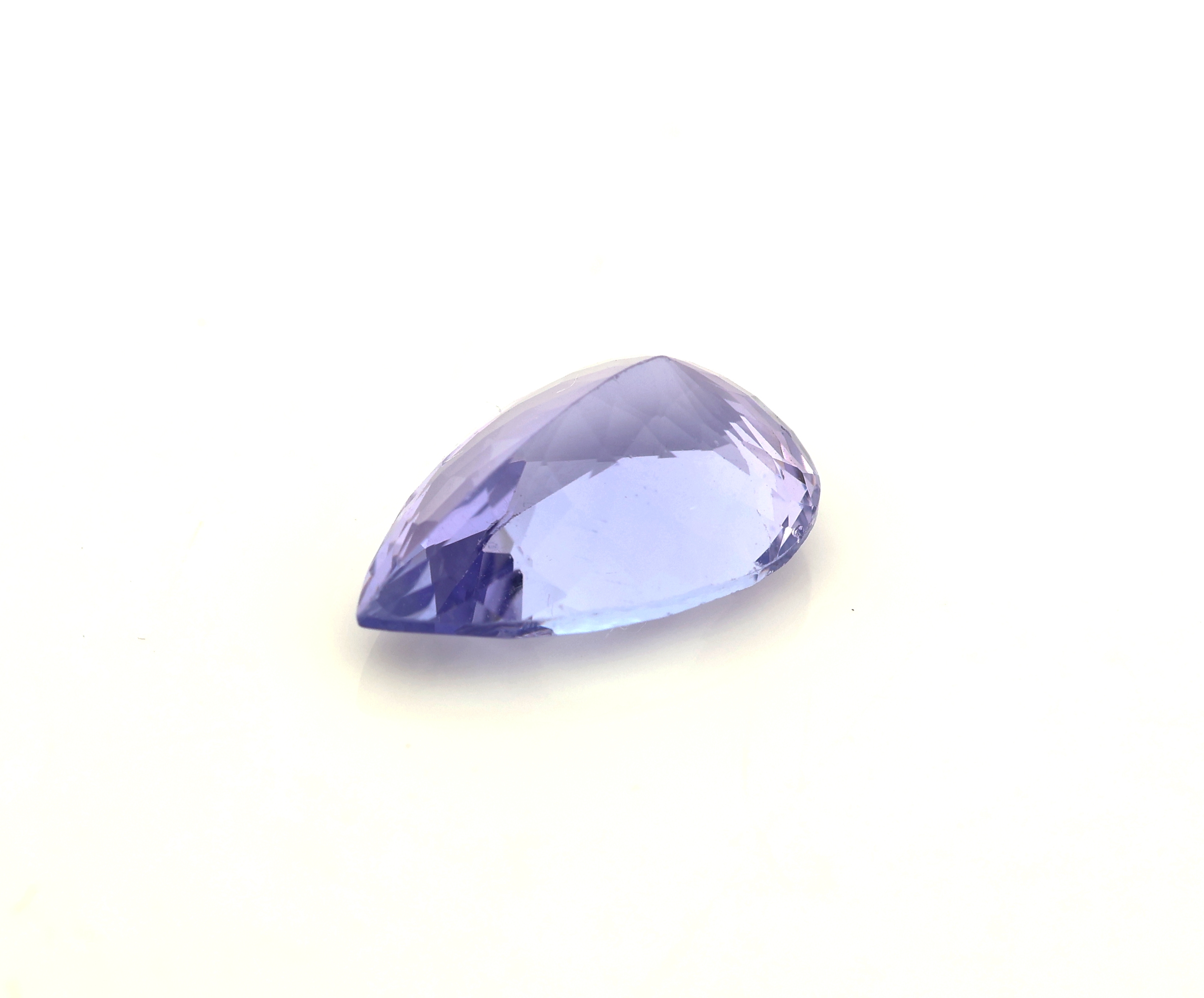 Detail c: Loser Tansanit, ca. 3.87 ct, facett. Tropfen